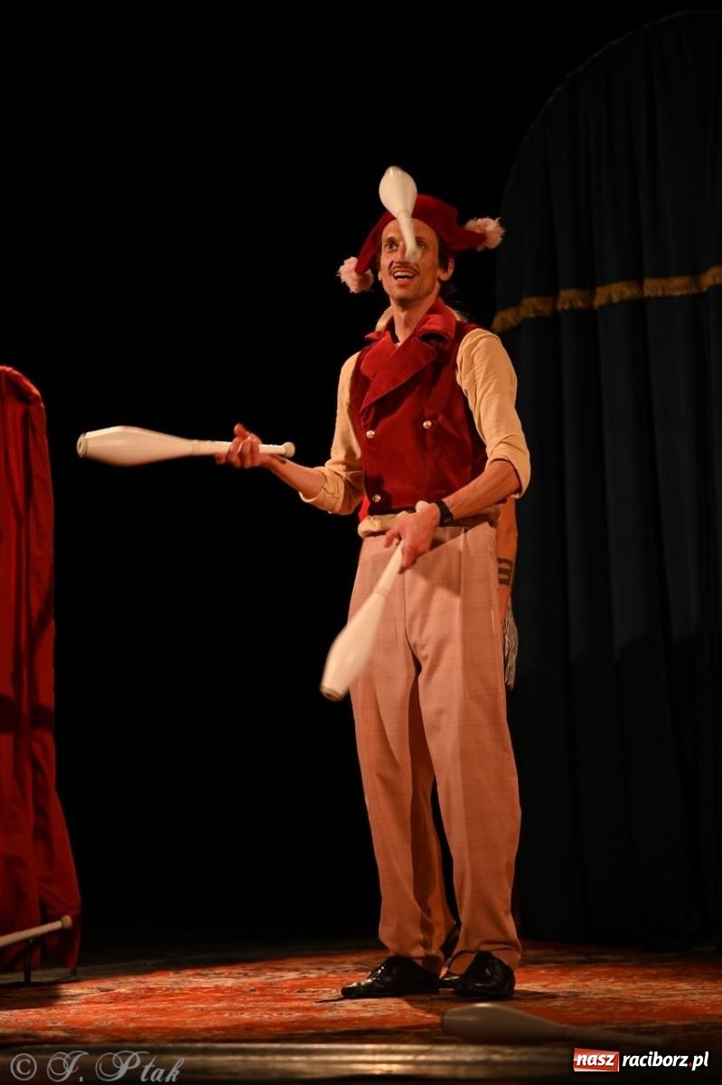 Zdjęcie w galerii na portalu naszraciborz.pl: NIE TAK TY – spektakl Kolektywu KEJOS w RCK wiadomości z regionu