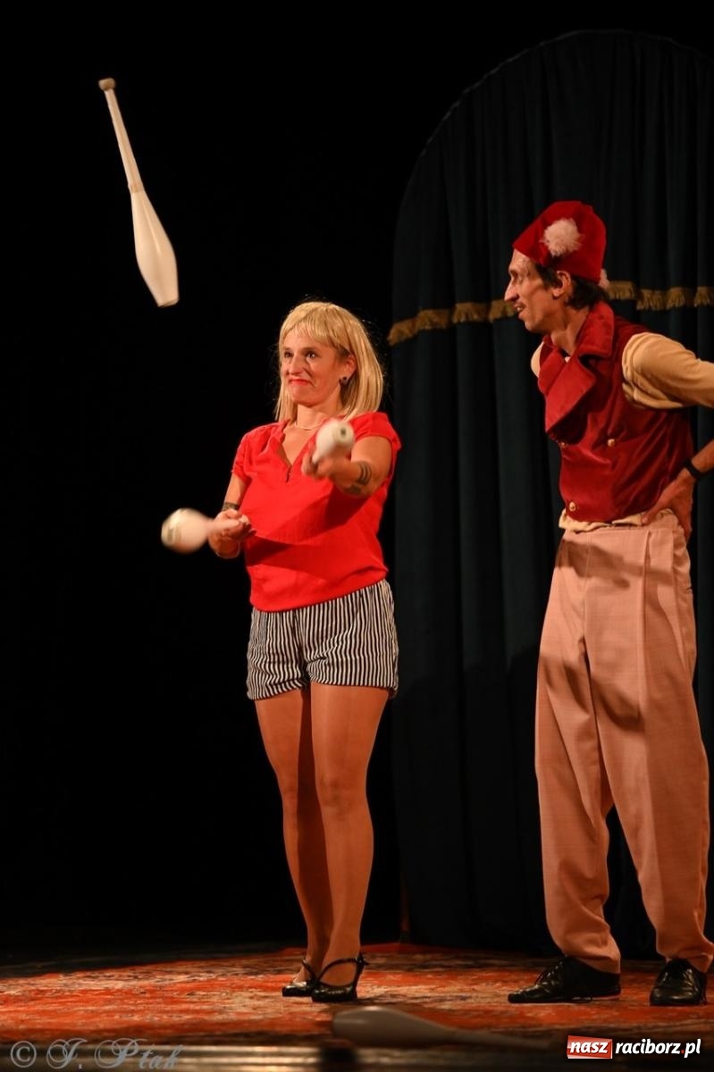 Zdjęcie w galerii na portalu naszraciborz.pl: NIE TAK TY – spektakl Kolektywu KEJOS w RCK wiadomości z regionu