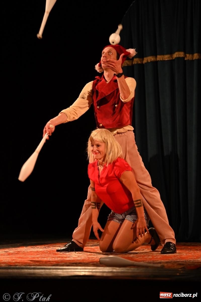 Zdjęcie w galerii na portalu naszraciborz.pl: NIE TAK TY – spektakl Kolektywu KEJOS w RCK wiadomości z regionu