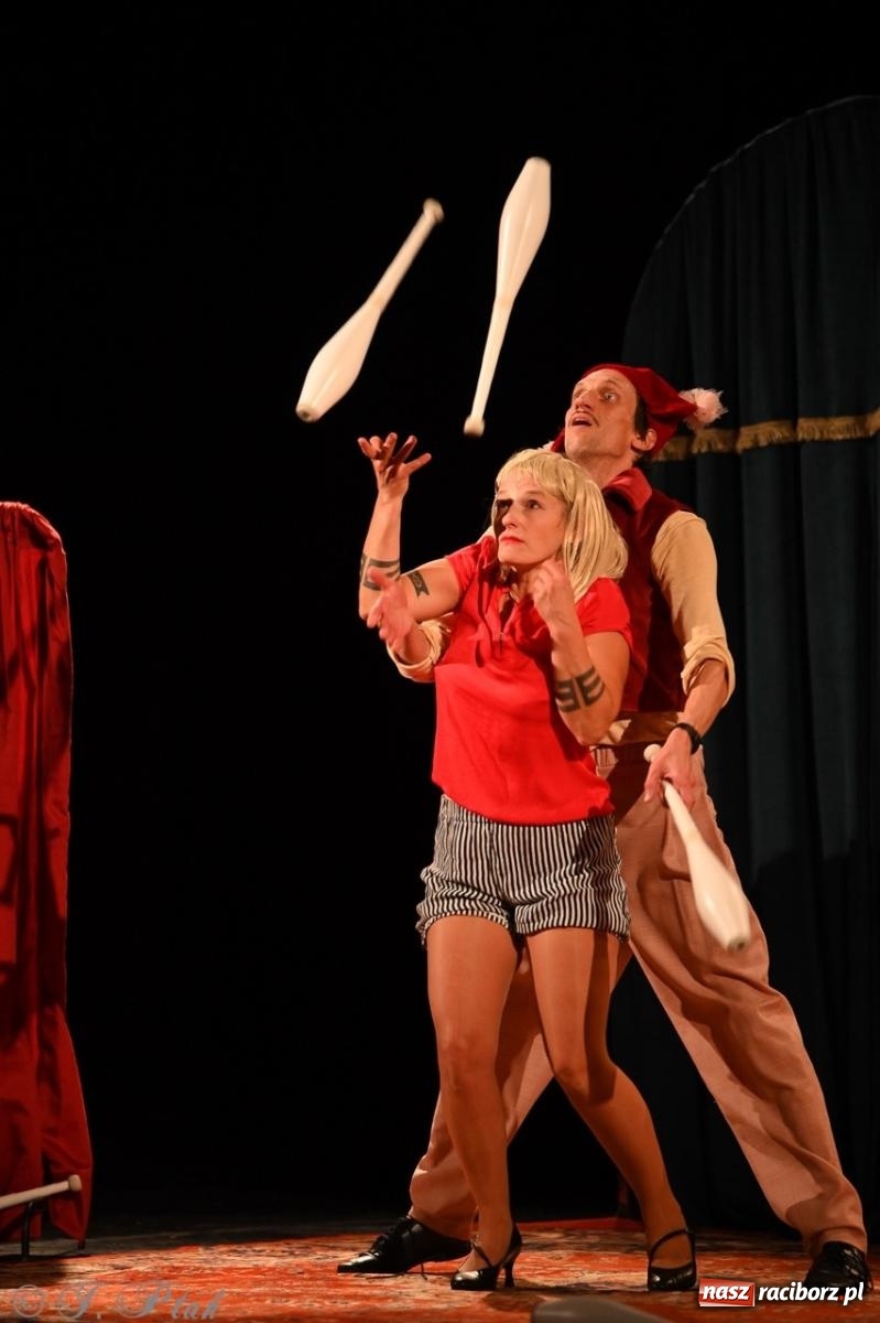 Zdjęcie w galerii na portalu naszraciborz.pl: NIE TAK TY – spektakl Kolektywu KEJOS w RCK wiadomości z regionu