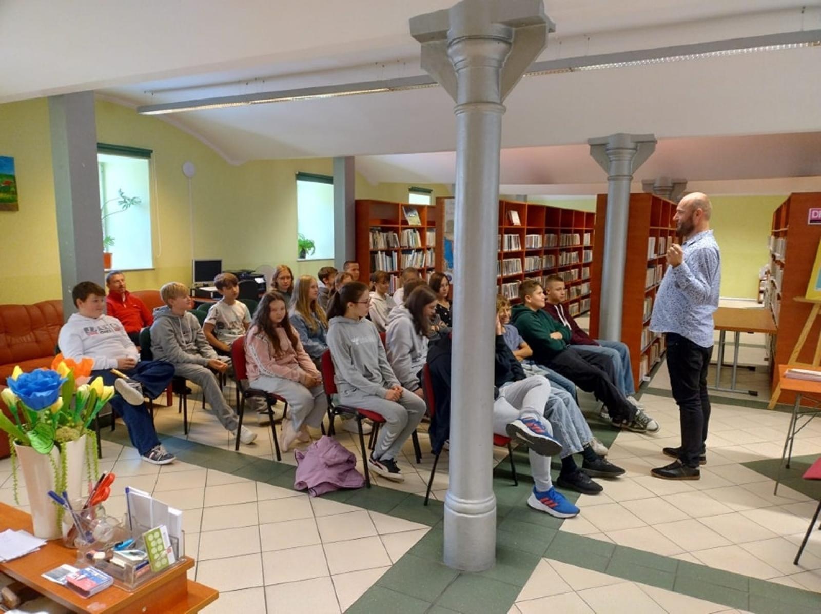 Zdjęcie w galerii na portalu naszraciborz.pl: Dlaczego warto czytać? Spotkania z Jackiem Łapińskim wiadomości z regionu