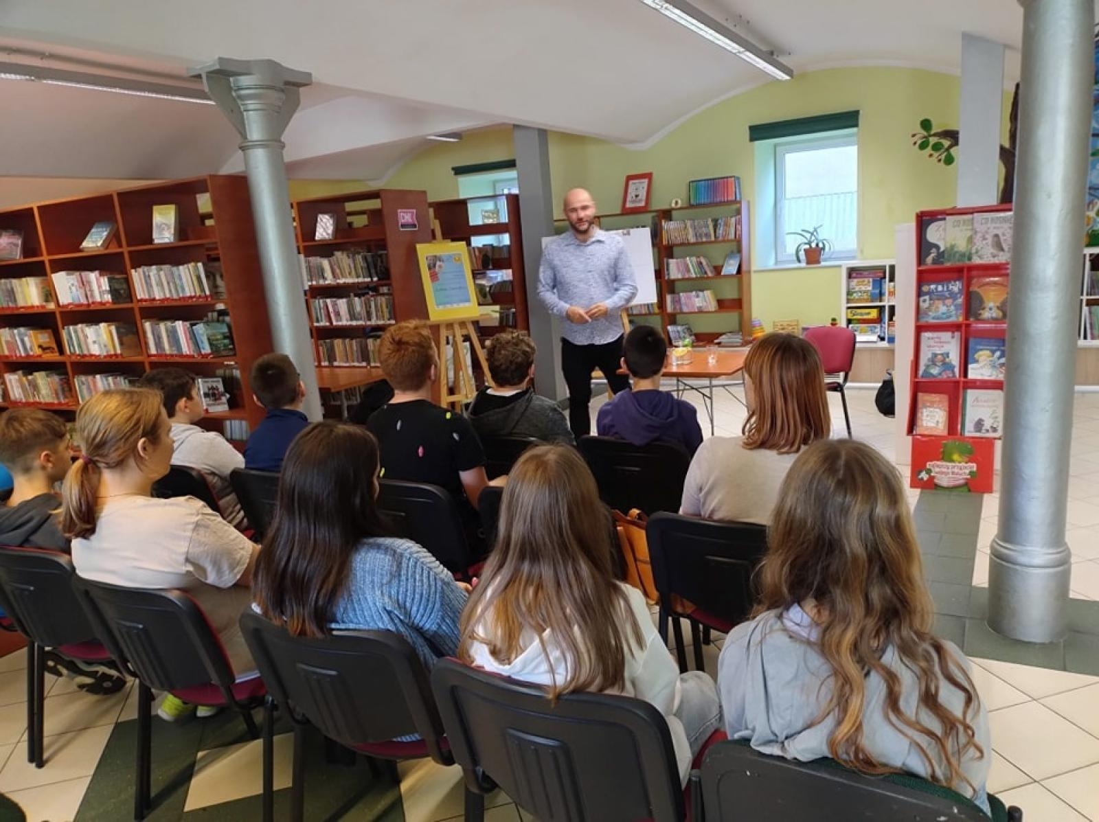 Zdjęcie w galerii na portalu naszraciborz.pl: Dlaczego warto czytać? Spotkania z Jackiem Łapińskim wiadomości z regionu