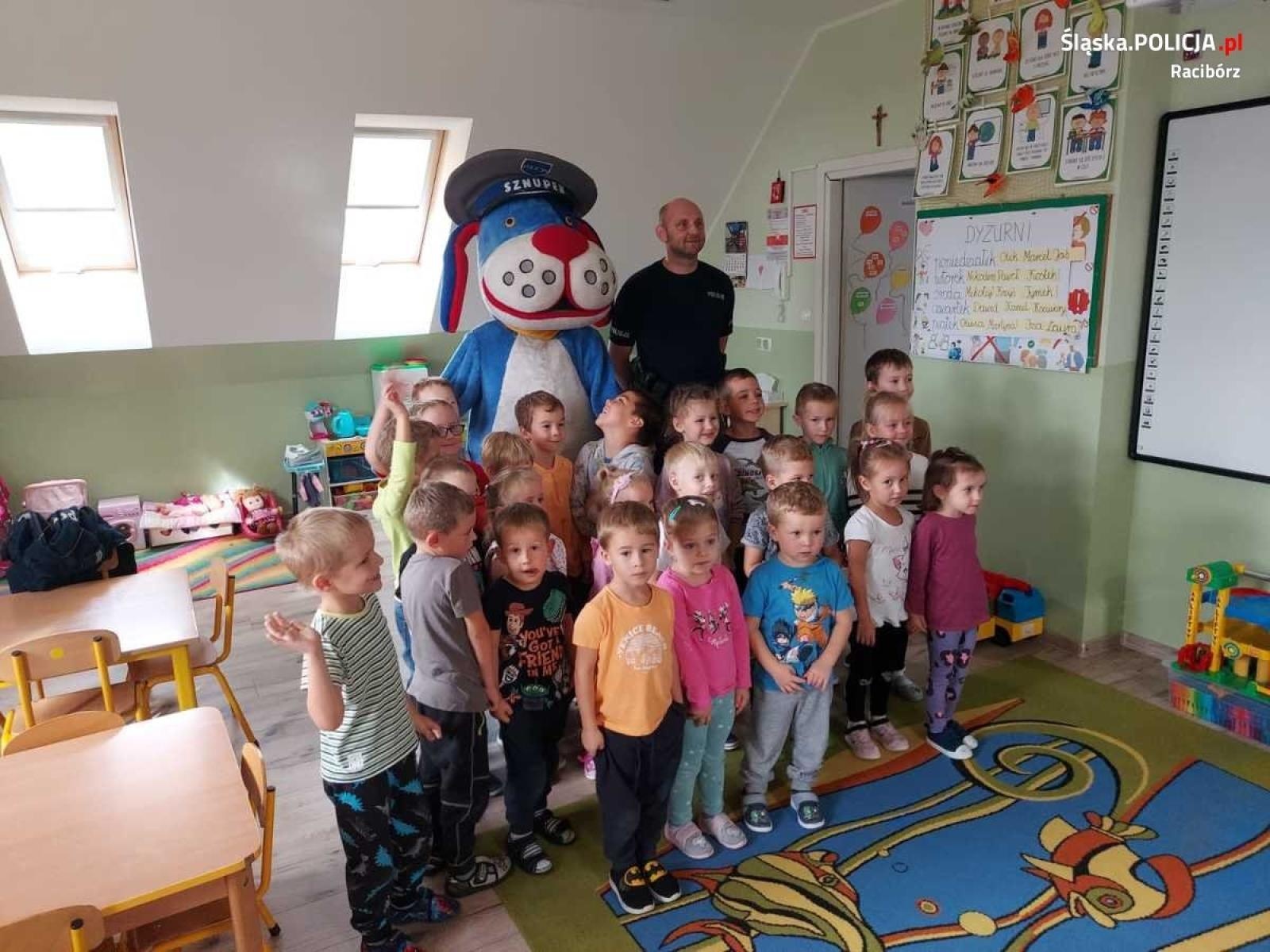 Zdjęcie w galerii na portalu naszraciborz.pl: Przedszkolaki w Łańcach i Kobyli mieli niecodziennych gości wiadomości z regionu