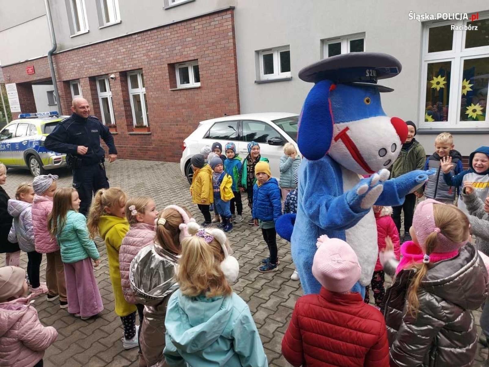 Zdjęcie w galerii na portalu naszraciborz.pl: Przedszkolaki w Łańcach i Kobyli mieli niecodziennych gości wiadomości z regionu