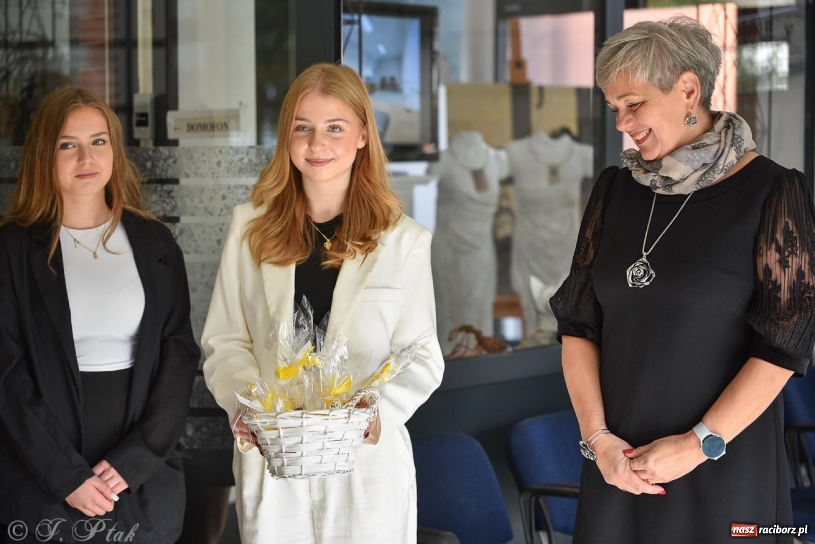 Zdjęcie w galerii na portalu naszraciborz.pl: Powiatowy Dzień Edukacji Narodowej w I LO [FOTO] wiadomości z regionu