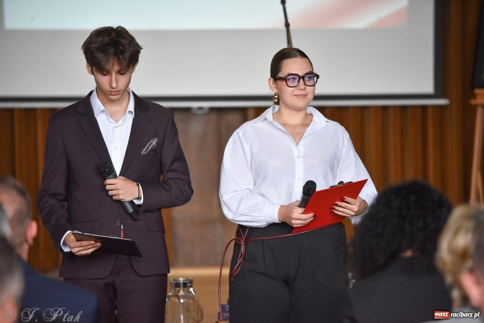 Zdjęcie w galerii na portalu naszraciborz.pl: Powiatowy Dzień Edukacji Narodowej w I LO [FOTO] wiadomości z regionu