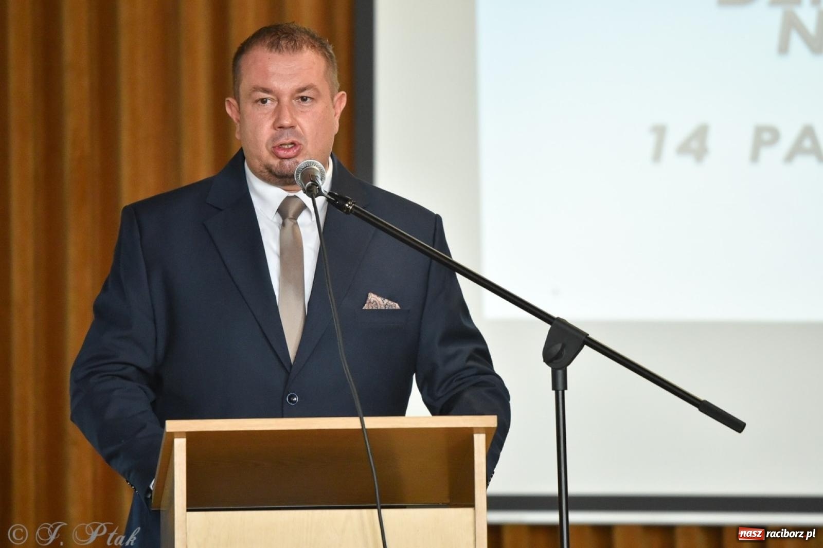 Zdjęcie w galerii na portalu naszraciborz.pl: Powiatowy Dzień Edukacji Narodowej w I LO [FOTO] wiadomości z regionu