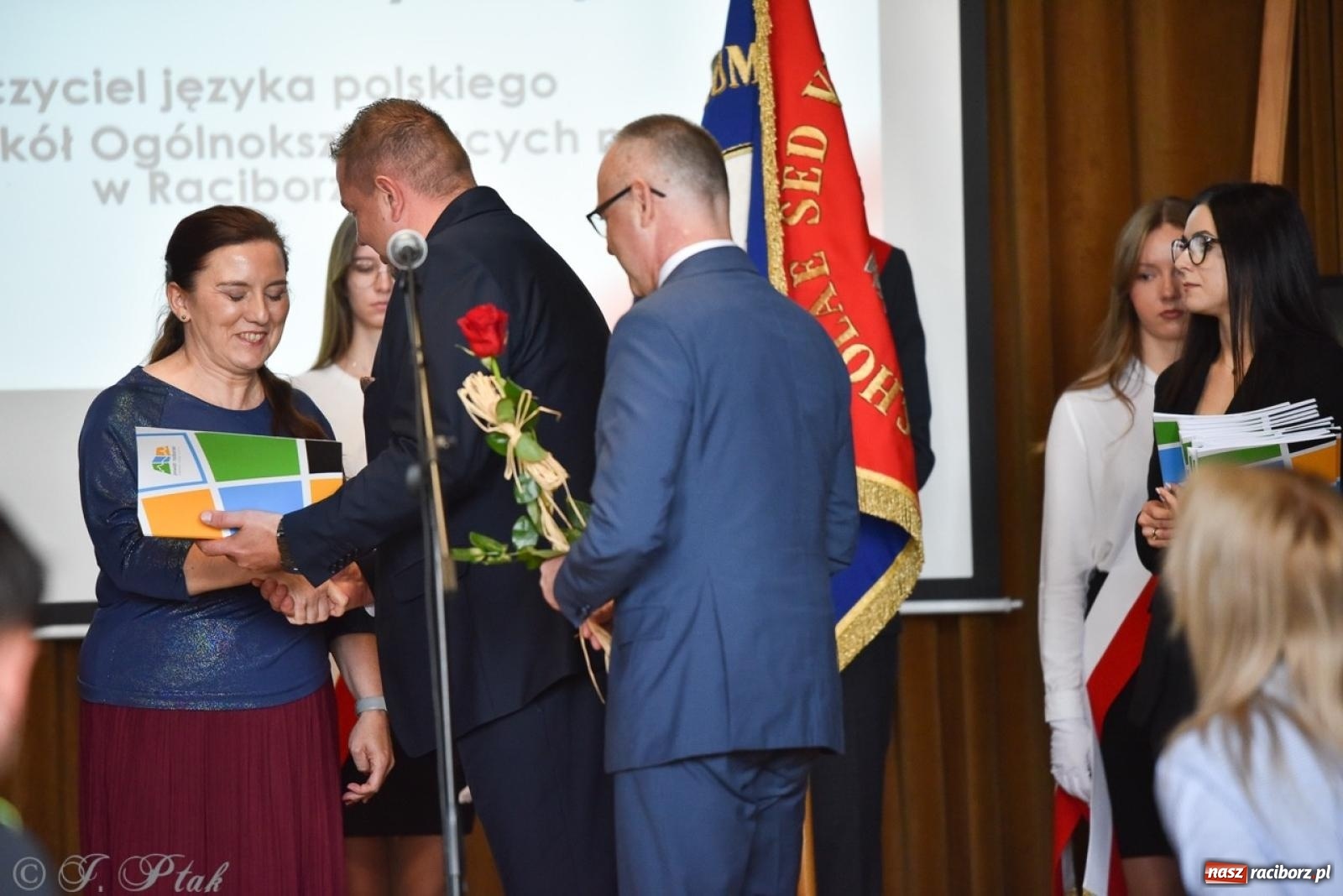 Zdjęcie w galerii na portalu naszraciborz.pl: Powiatowy Dzień Edukacji Narodowej w I LO [FOTO] wiadomości z regionu