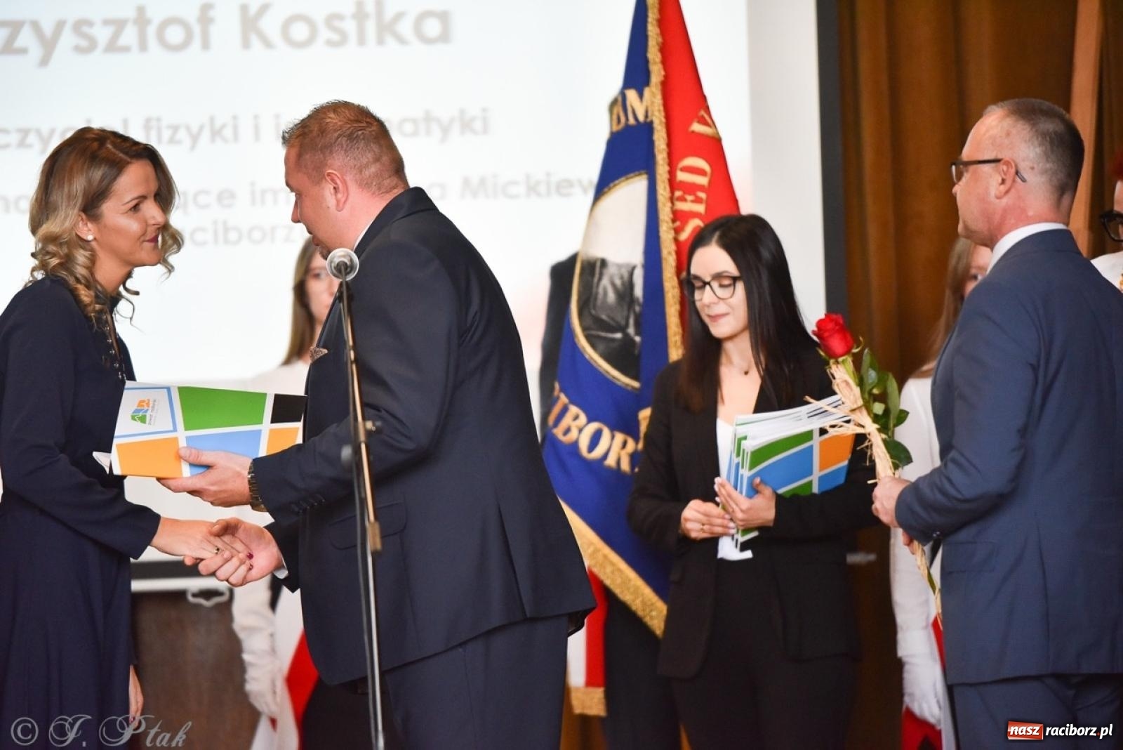 Zdjęcie w galerii na portalu naszraciborz.pl: Powiatowy Dzień Edukacji Narodowej w I LO [FOTO] wiadomości z regionu