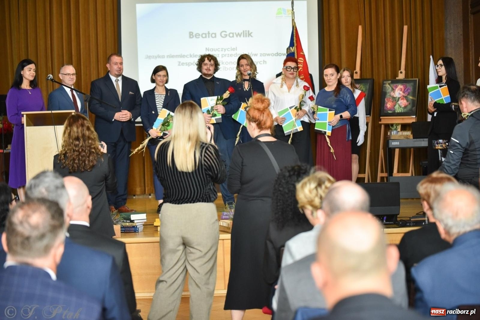 Zdjęcie w galerii na portalu naszraciborz.pl: Powiatowy Dzień Edukacji Narodowej w I LO [FOTO] wiadomości z regionu