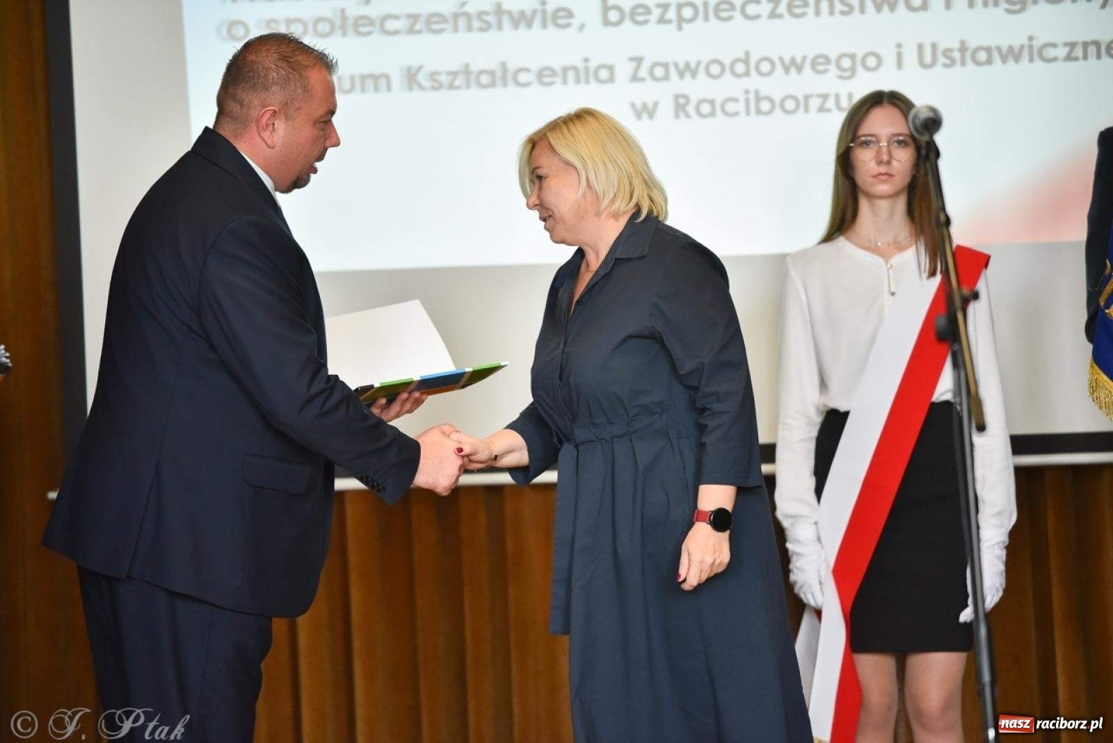 Zdjęcie w galerii na portalu naszraciborz.pl: Powiatowy Dzień Edukacji Narodowej w I LO [FOTO] wiadomości z regionu