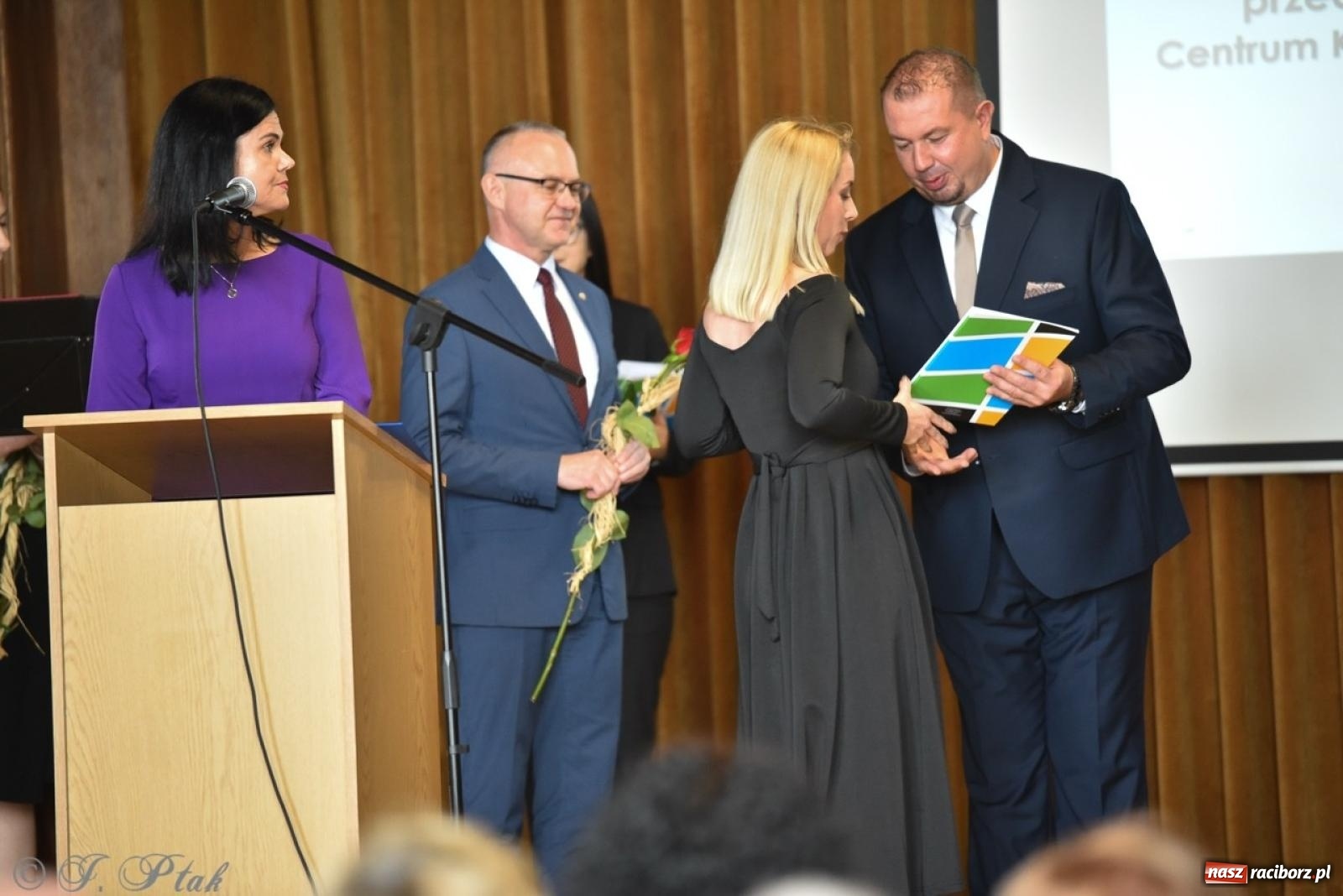 Zdjęcie w galerii na portalu naszraciborz.pl: Powiatowy Dzień Edukacji Narodowej w I LO [FOTO] wiadomości z regionu