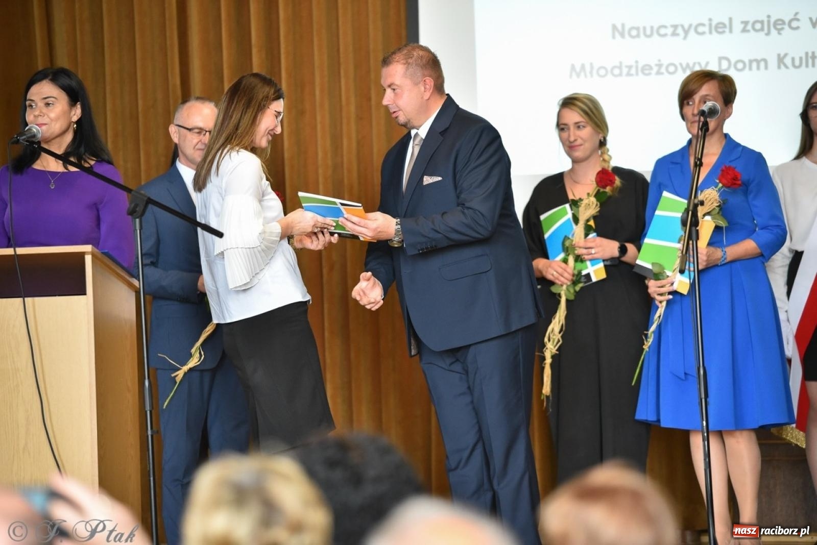 Zdjęcie w galerii na portalu naszraciborz.pl: Powiatowy Dzień Edukacji Narodowej w I LO [FOTO] wiadomości z regionu