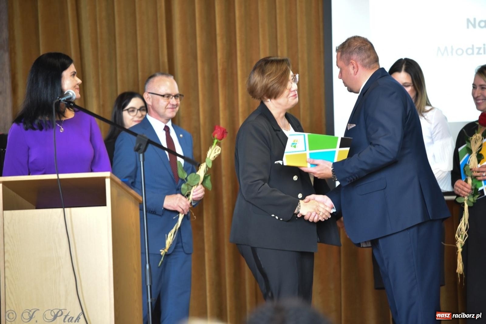Zdjęcie w galerii na portalu naszraciborz.pl: Powiatowy Dzień Edukacji Narodowej w I LO [FOTO] wiadomości z regionu