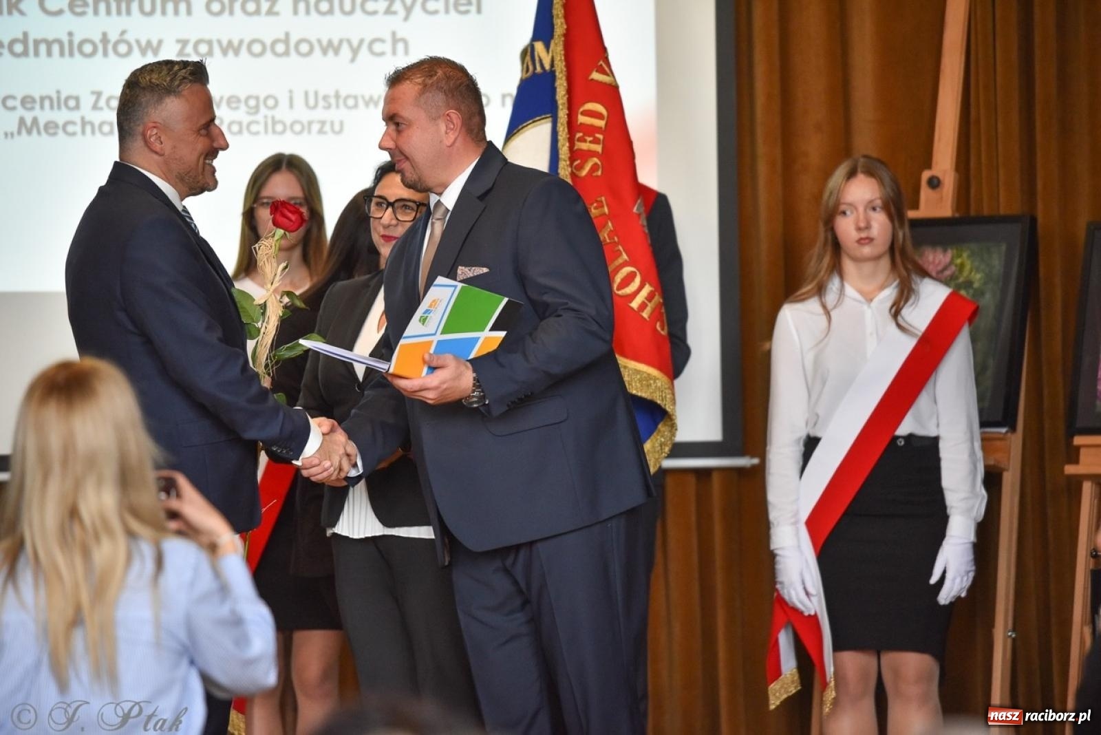 Zdjęcie w galerii na portalu naszraciborz.pl: Powiatowy Dzień Edukacji Narodowej w I LO [FOTO] wiadomości z regionu