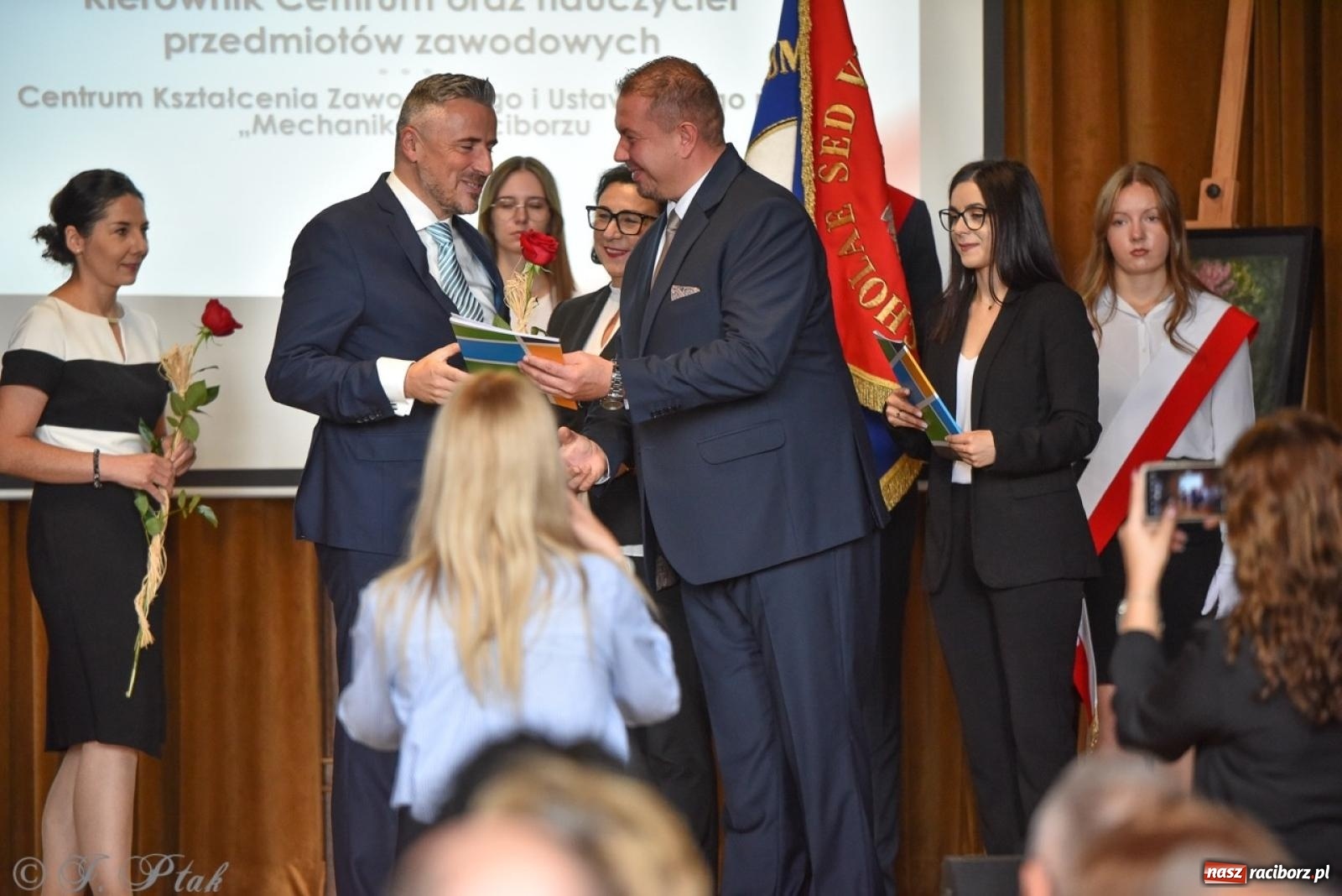 Zdjęcie w galerii na portalu naszraciborz.pl: Powiatowy Dzień Edukacji Narodowej w I LO [FOTO] wiadomości z regionu
