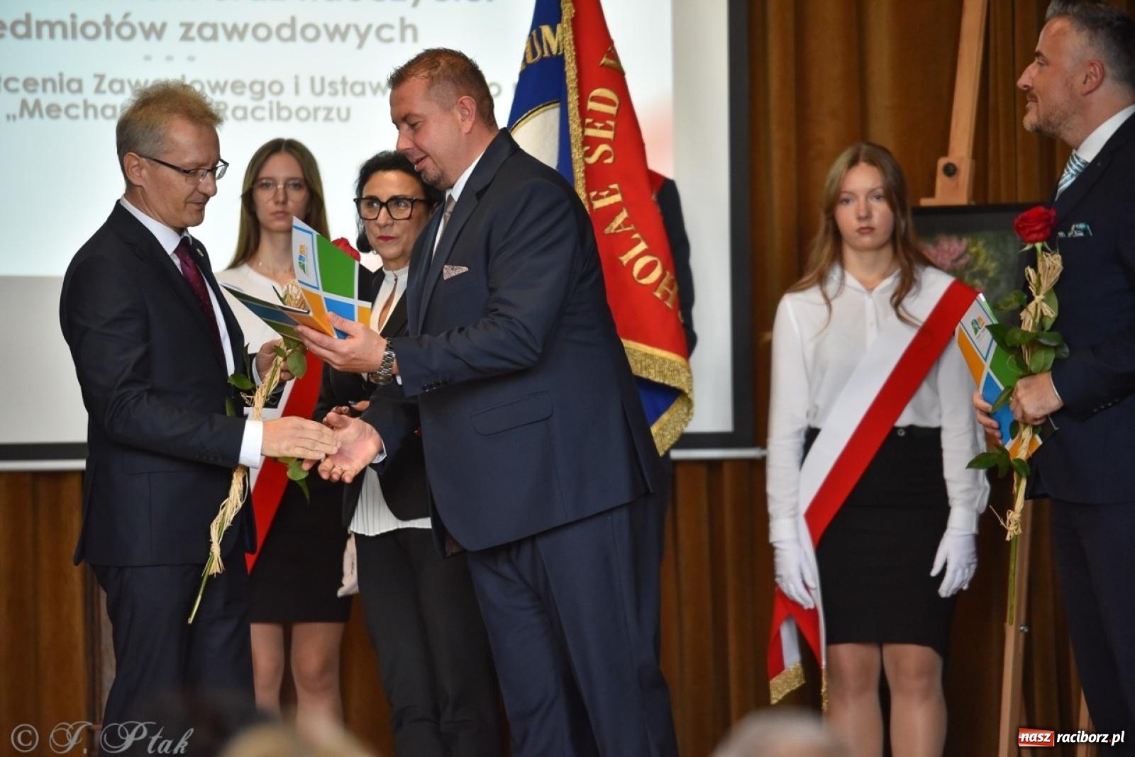 Zdjęcie w galerii na portalu naszraciborz.pl: Powiatowy Dzień Edukacji Narodowej w I LO [FOTO] wiadomości z regionu