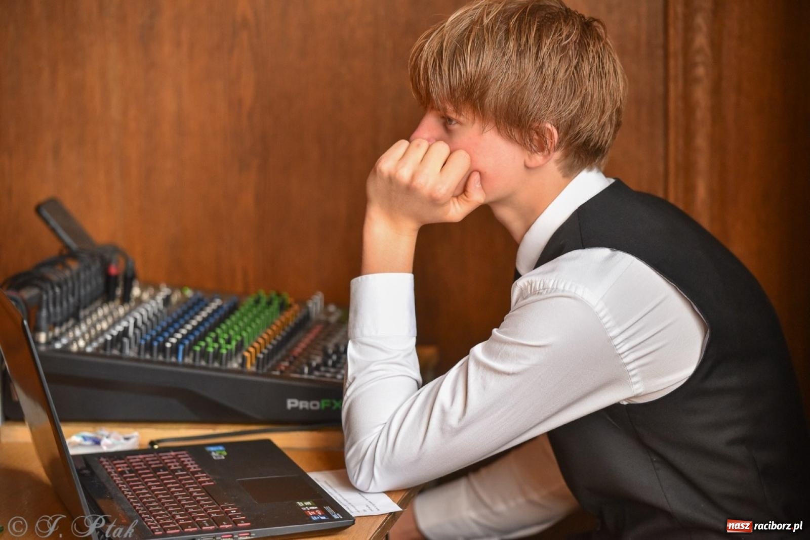 Zdjęcie w galerii na portalu naszraciborz.pl: Powiatowy Dzień Edukacji Narodowej w I LO [FOTO] wiadomości z regionu