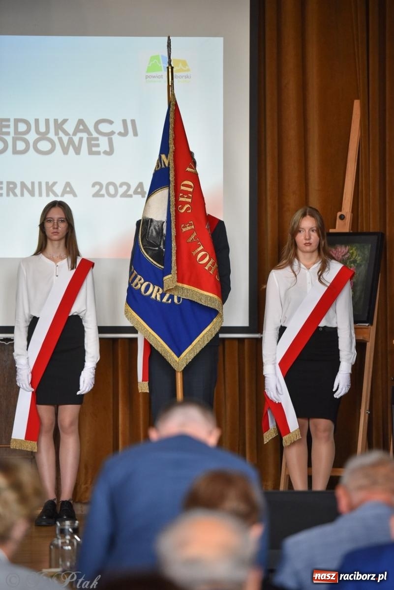 Zdjęcie w galerii na portalu naszraciborz.pl: Powiatowy Dzień Edukacji Narodowej w I LO [FOTO] wiadomości z regionu