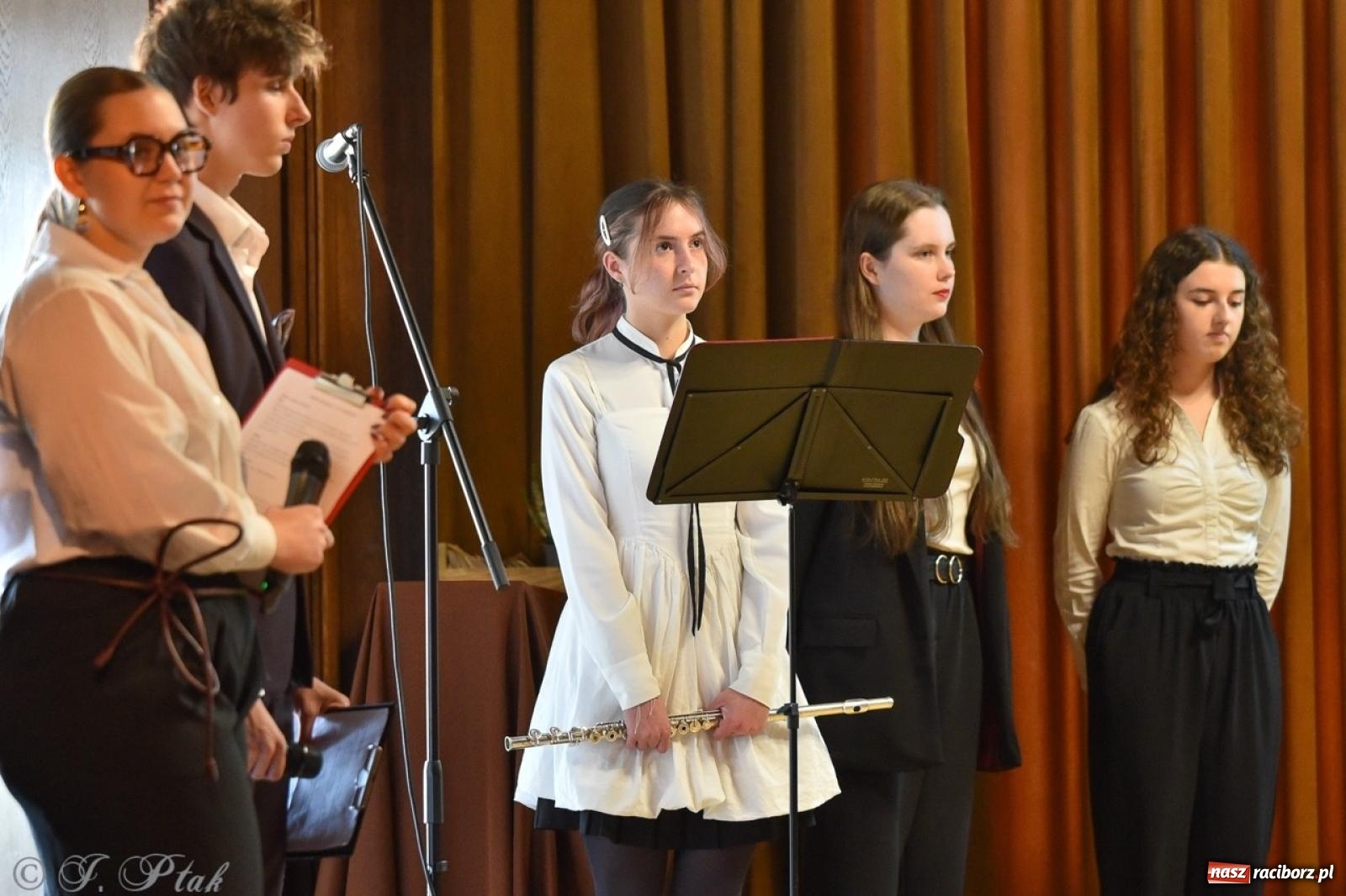 Zdjęcie w galerii na portalu naszraciborz.pl: Powiatowy Dzień Edukacji Narodowej w I LO [FOTO] wiadomości z regionu