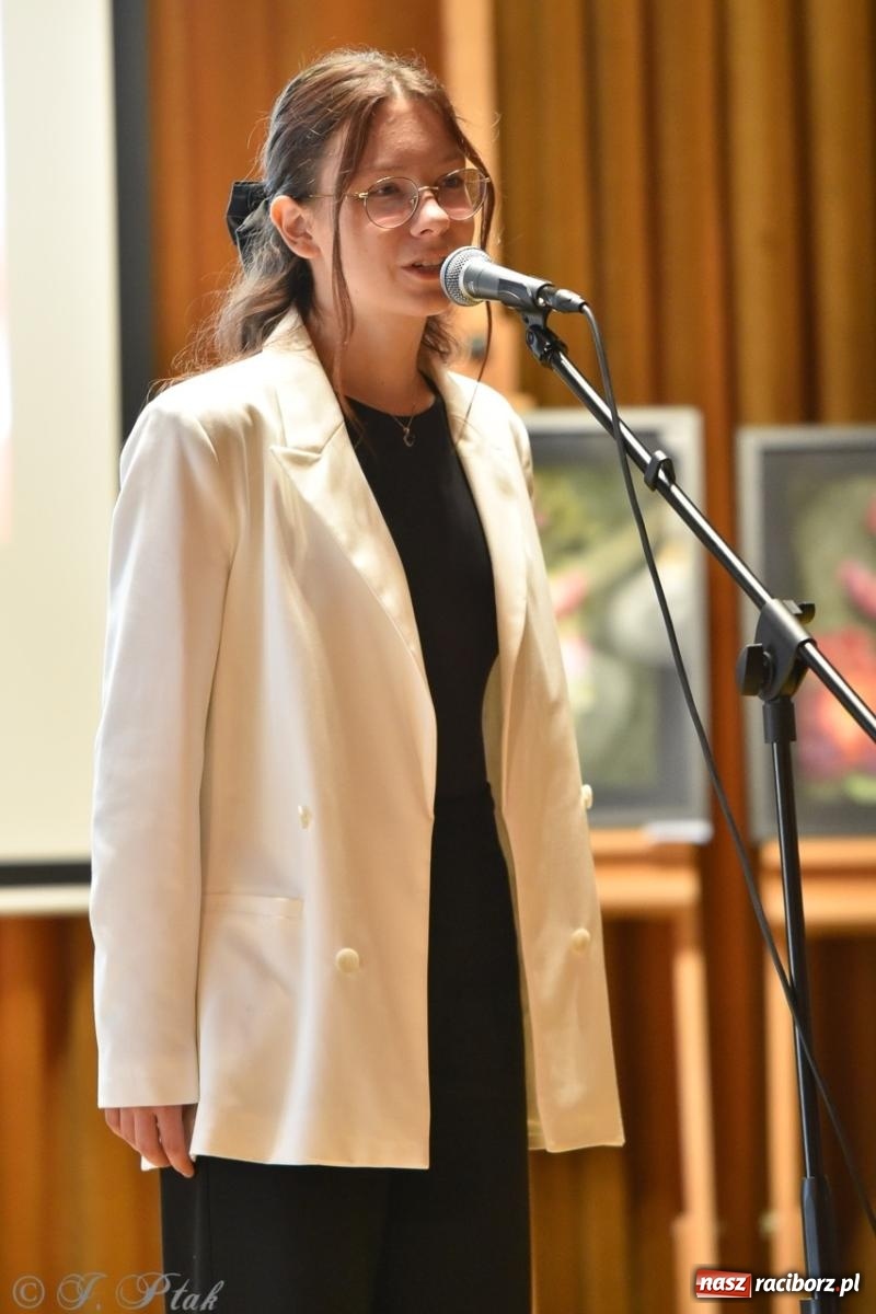 Zdjęcie w galerii na portalu naszraciborz.pl: Powiatowy Dzień Edukacji Narodowej w I LO [FOTO] wiadomości z regionu