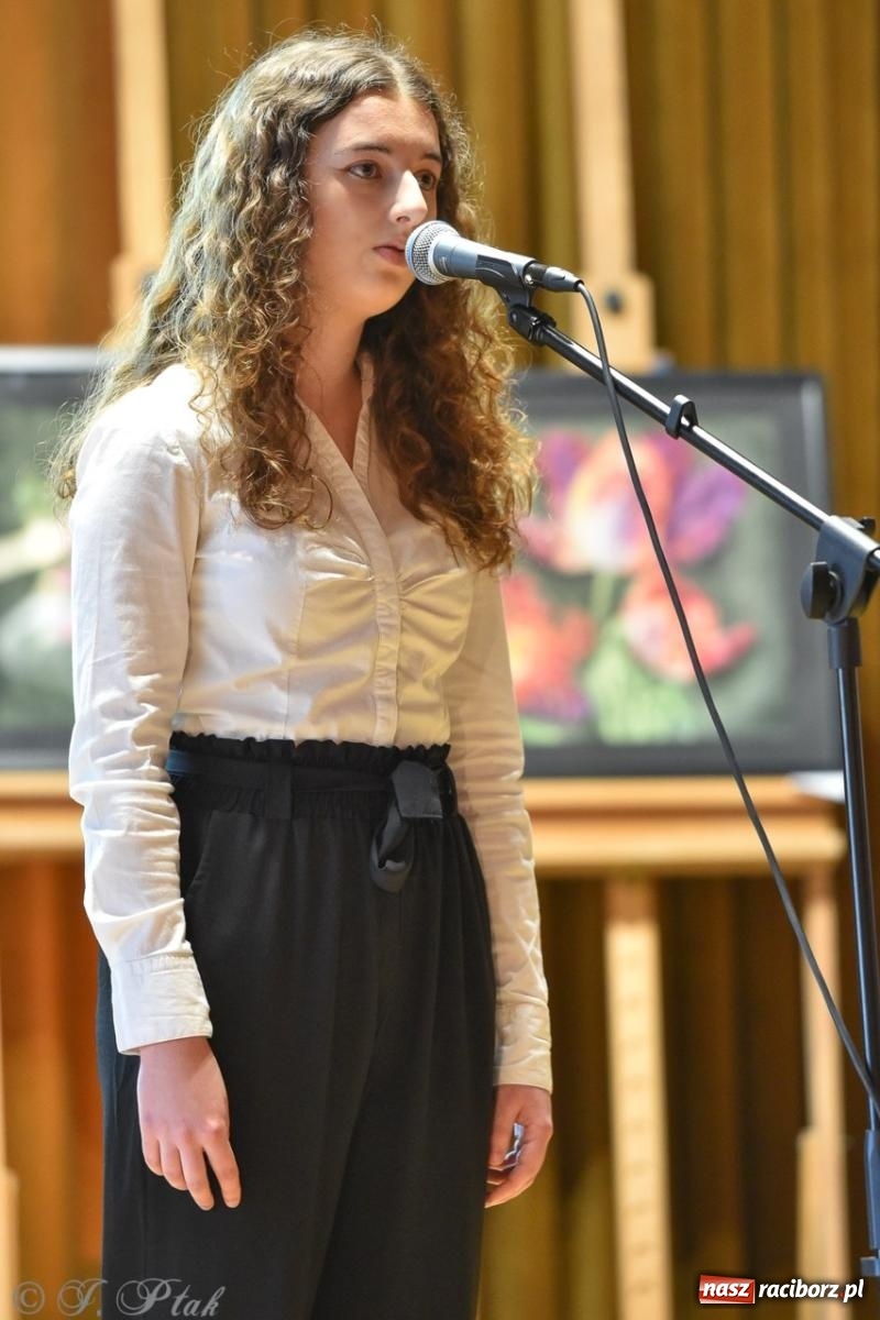 Zdjęcie w galerii na portalu naszraciborz.pl: Powiatowy Dzień Edukacji Narodowej w I LO [FOTO] wiadomości z regionu