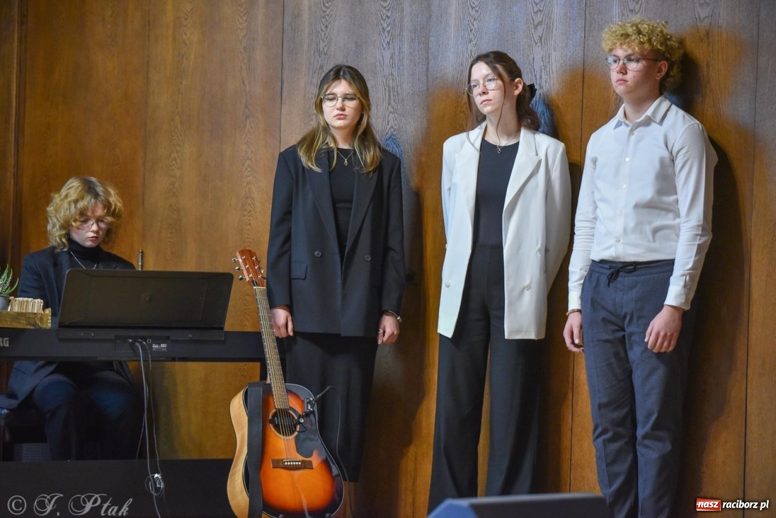 Zdjęcie w galerii na portalu naszraciborz.pl: Powiatowy Dzień Edukacji Narodowej w I LO [FOTO] wiadomości z regionu