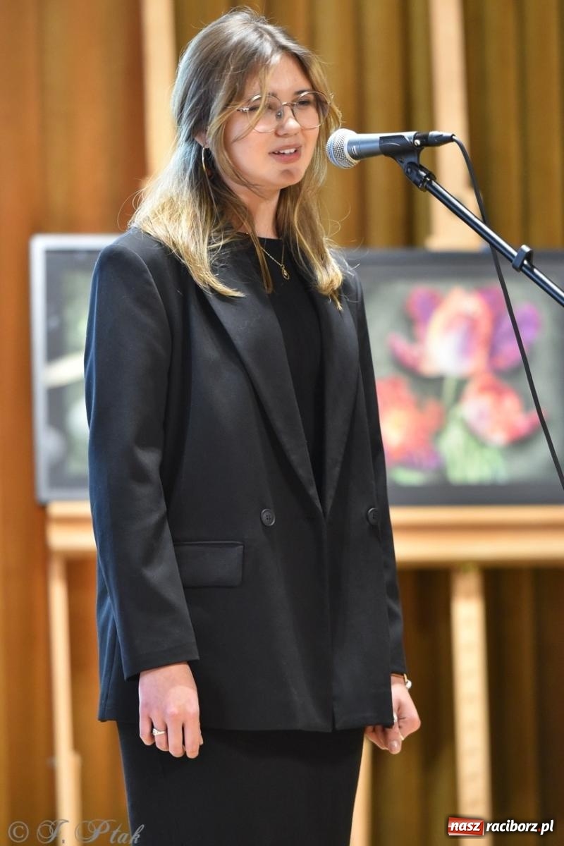 Zdjęcie w galerii na portalu naszraciborz.pl: Powiatowy Dzień Edukacji Narodowej w I LO [FOTO] wiadomości z regionu