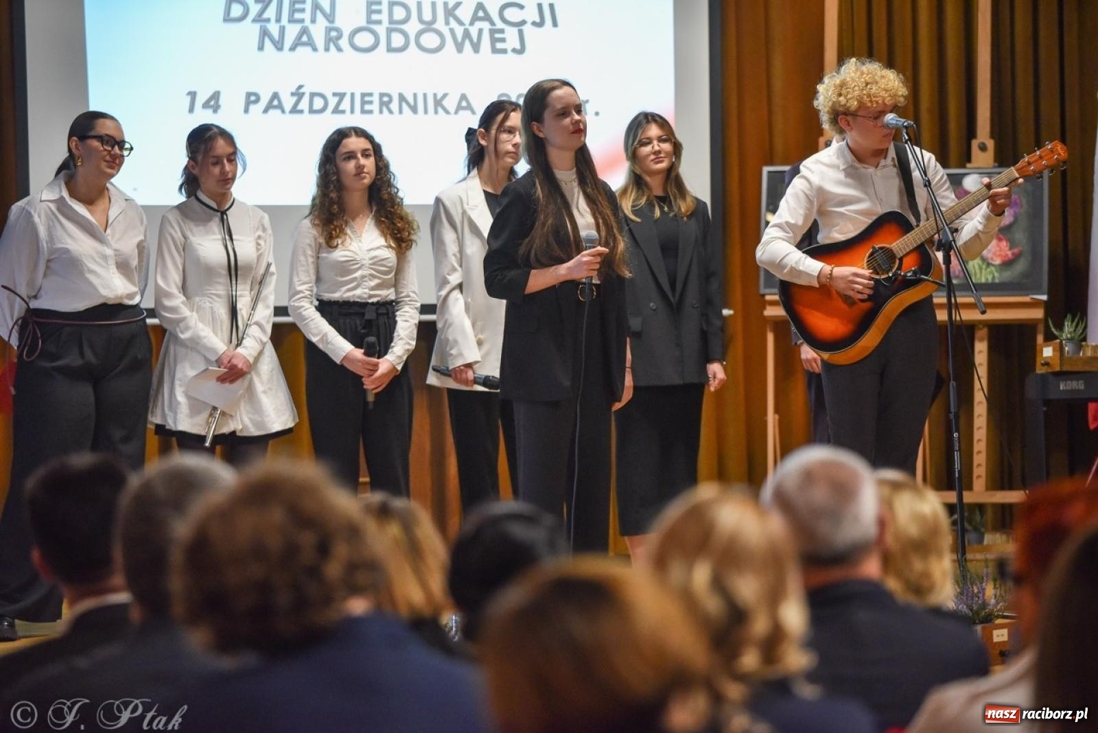Zdjęcie w galerii na portalu naszraciborz.pl: Powiatowy Dzień Edukacji Narodowej w I LO [FOTO] wiadomości z regionu