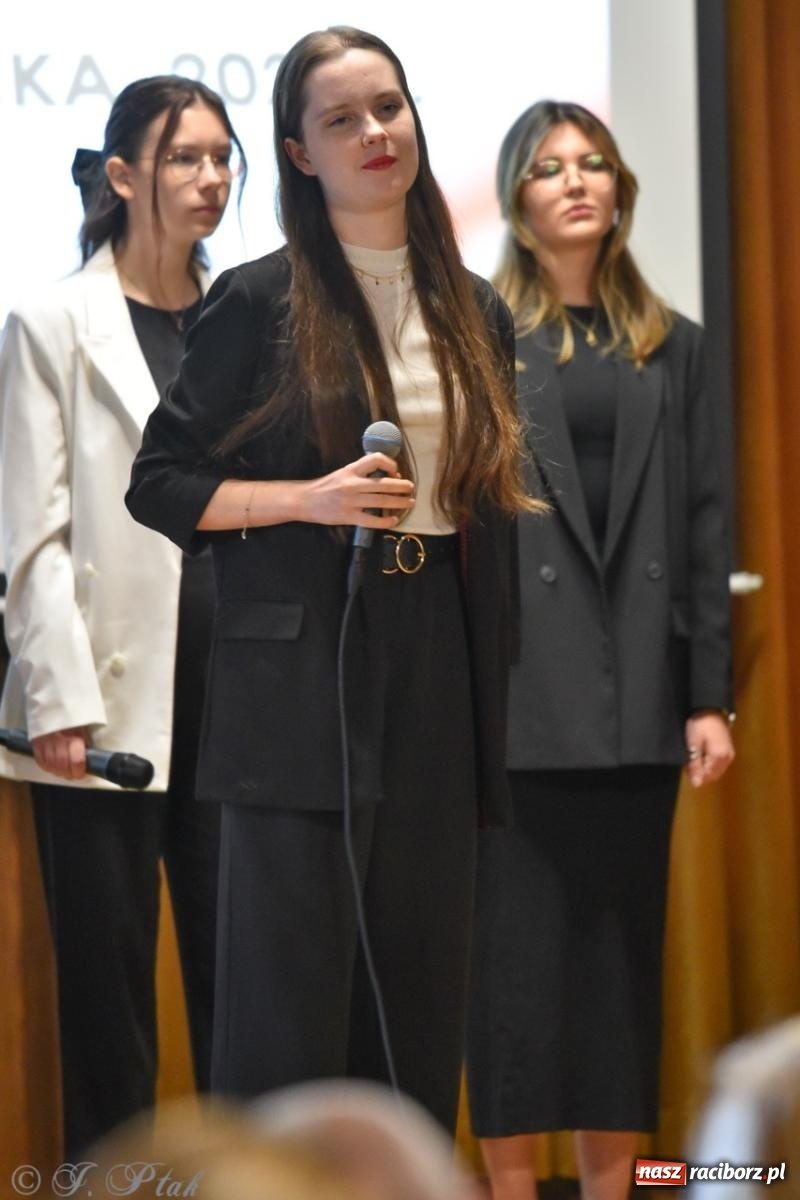 Zdjęcie w galerii na portalu naszraciborz.pl: Powiatowy Dzień Edukacji Narodowej w I LO [FOTO] wiadomości z regionu