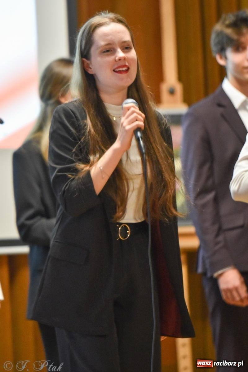 Zdjęcie w galerii na portalu naszraciborz.pl: Powiatowy Dzień Edukacji Narodowej w I LO [FOTO] wiadomości z regionu