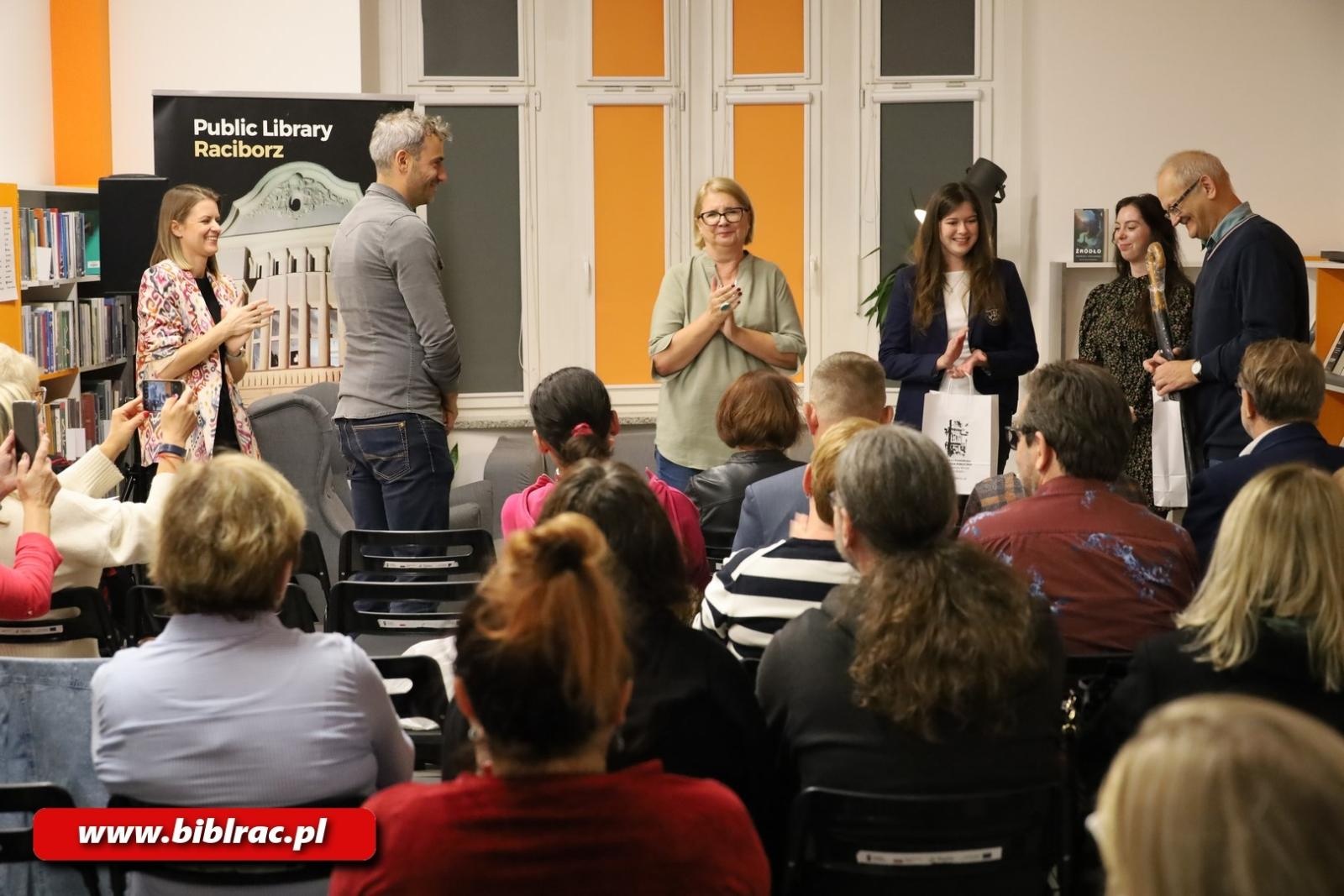 Zdjęcie w galerii na portalu naszraciborz.pl: NOC BIBLIOTEK: kryminalny Racibórz, Agatha Christie i Jędrzej Pasierski wiadomości z regionu
