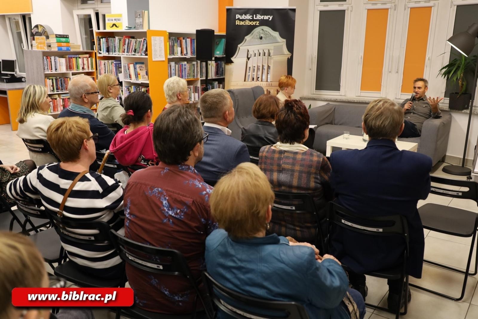 Zdjęcie w galerii na portalu naszraciborz.pl: NOC BIBLIOTEK: kryminalny Racibórz, Agatha Christie i Jędrzej Pasierski wiadomości z regionu