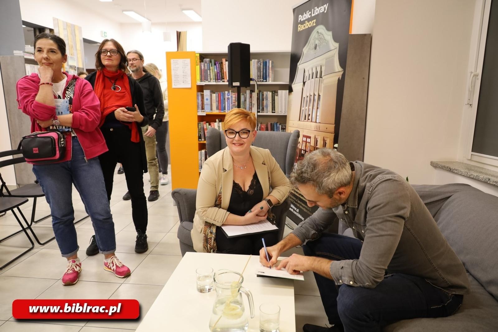 Zdjęcie w galerii na portalu naszraciborz.pl: NOC BIBLIOTEK: kryminalny Racibórz, Agatha Christie i Jędrzej Pasierski wiadomości z regionu