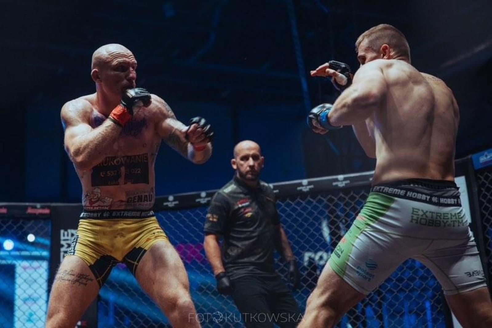 Zdjęcie w galerii na portalu naszraciborz.pl: Kamil Woźny triumfuje na gali Babilon 48 w Sosnowcu wiadomości z regionu