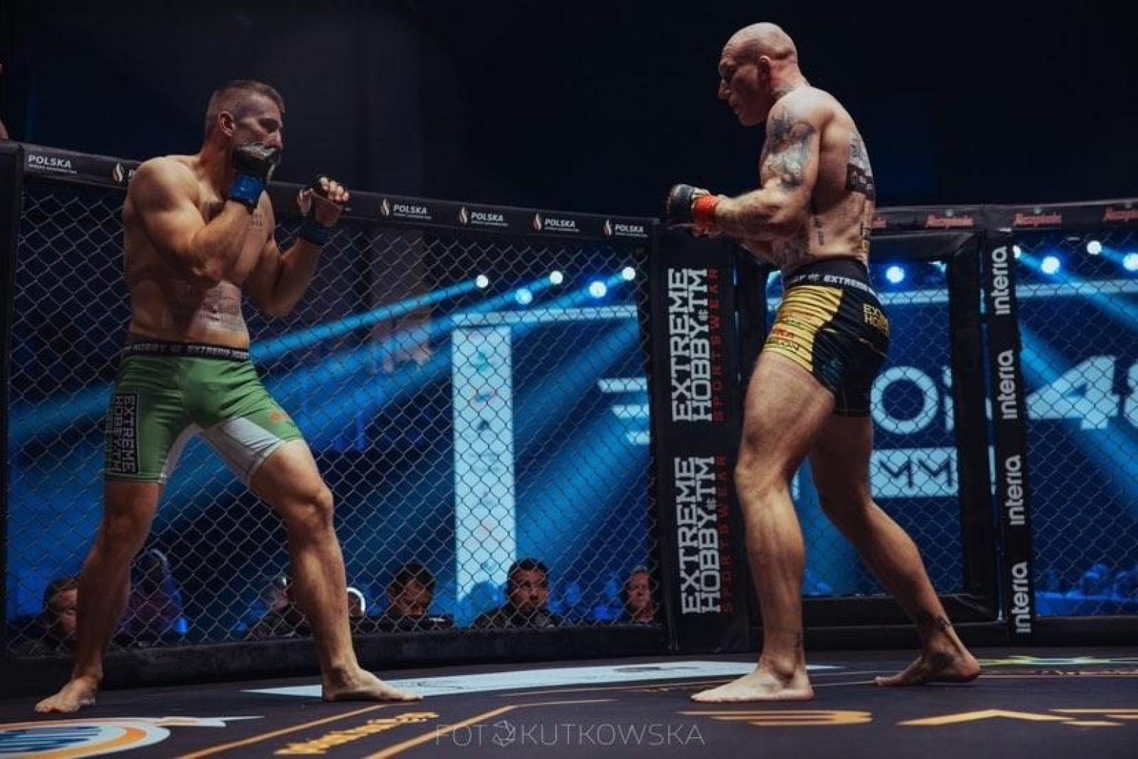 Zdjęcie w galerii na portalu naszraciborz.pl: Kamil Woźny triumfuje na gali Babilon 48 w Sosnowcu wiadomości z regionu