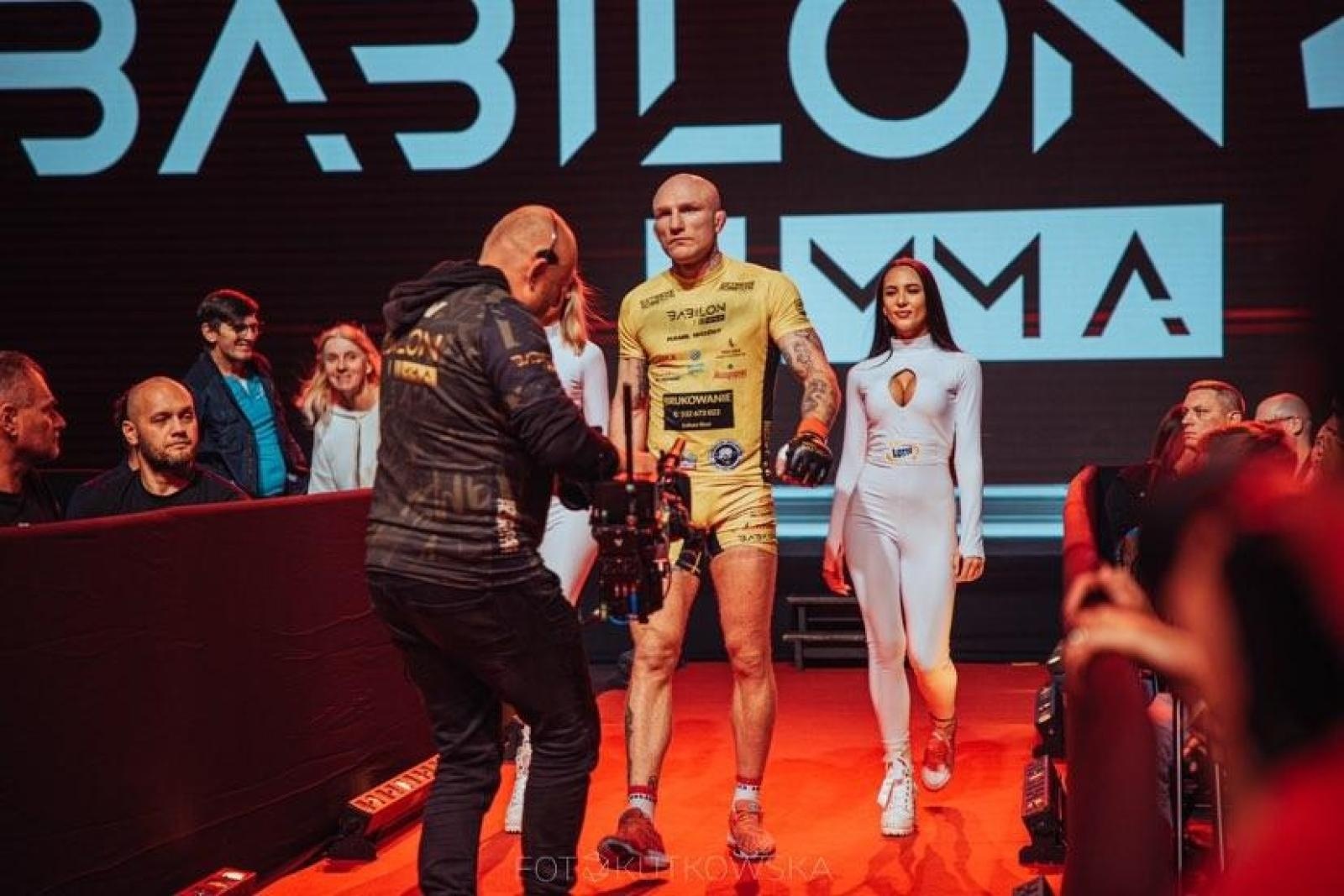 Zdjęcie w galerii na portalu naszraciborz.pl: Kamil Woźny triumfuje na gali Babilon 48 w Sosnowcu wiadomości z regionu