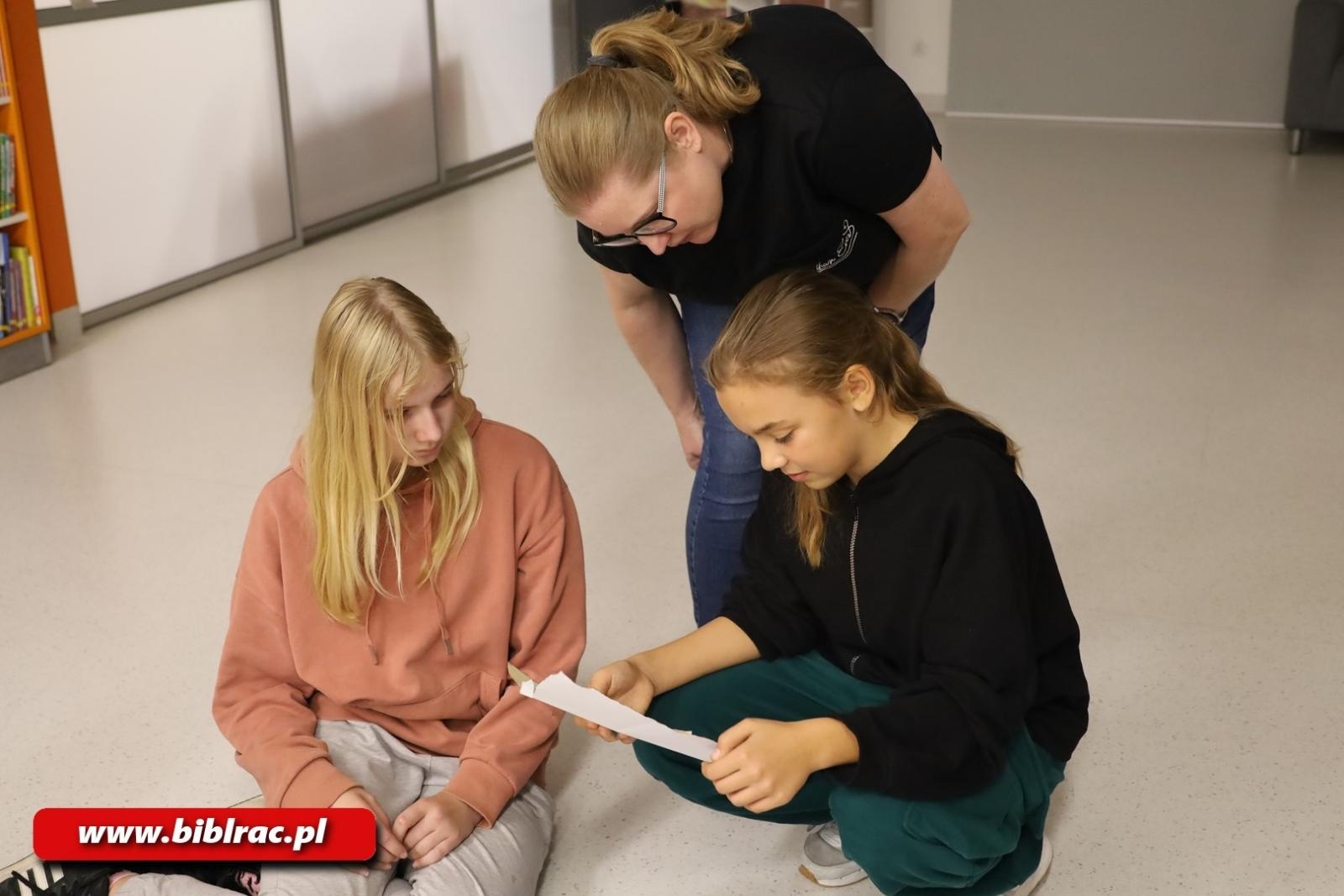 Zdjęcie w galerii na portalu naszraciborz.pl: Kryminalna NOCka w bibliotece wiadomości z regionu