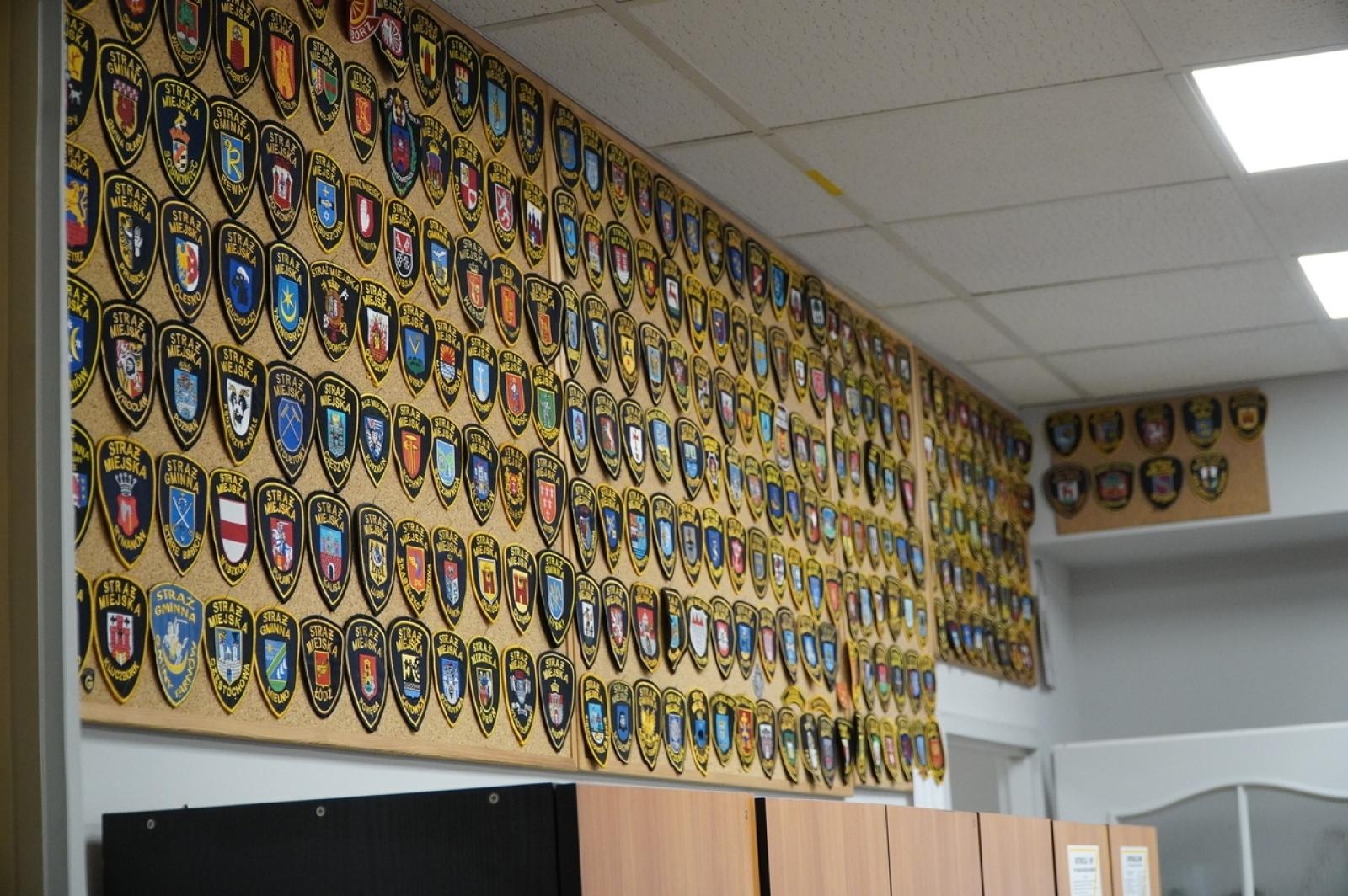 Zdjęcie w galerii na portalu naszraciborz.pl: Dzień głośnego czytania. Prezydent Raciborza i jego zastępcy czytali dzieciom wiadomości z regionu