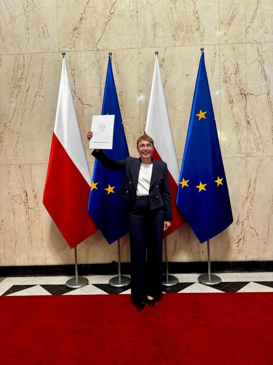 Zdjęcie w galerii na portalu naszraciborz.pl: Nagroda Śląskiego Kuratora Oświaty dla Bożeny Walaszek z Rudnika wiadomości z regionu