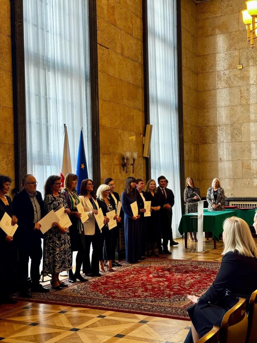 Zdjęcie w galerii na portalu naszraciborz.pl: Nagroda Śląskiego Kuratora Oświaty dla Bożeny Walaszek z Rudnika wiadomości z regionu