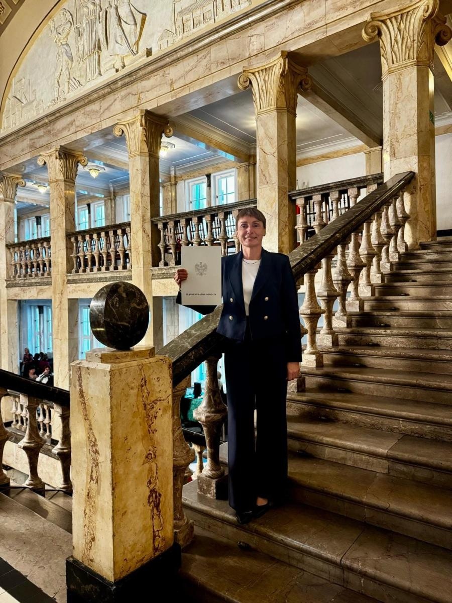 Zdjęcie w galerii na portalu naszraciborz.pl: Nagroda Śląskiego Kuratora Oświaty dla Bożeny Walaszek z Rudnika wiadomości z regionu