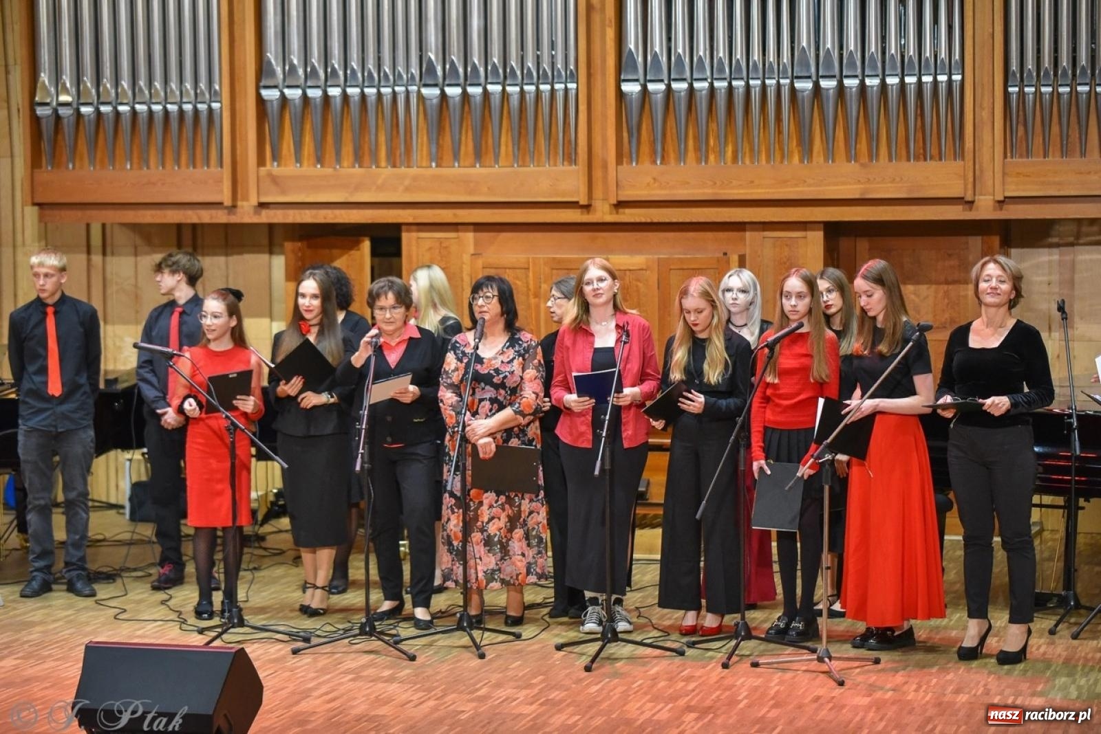 Zdjęcie w galerii na portalu naszraciborz.pl: PSM. Koncert i nagrody z okazji Dnia Edukacji Narodowej w Raciborzu wiadomości z regionu