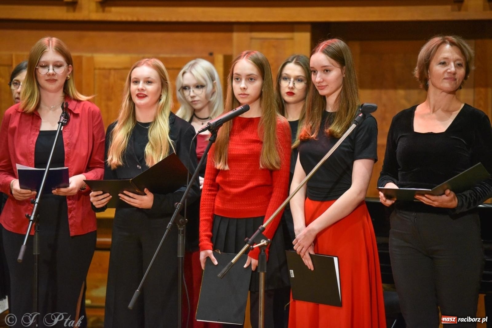 Zdjęcie w galerii na portalu naszraciborz.pl: PSM. Koncert i nagrody z okazji Dnia Edukacji Narodowej w Raciborzu wiadomości z regionu