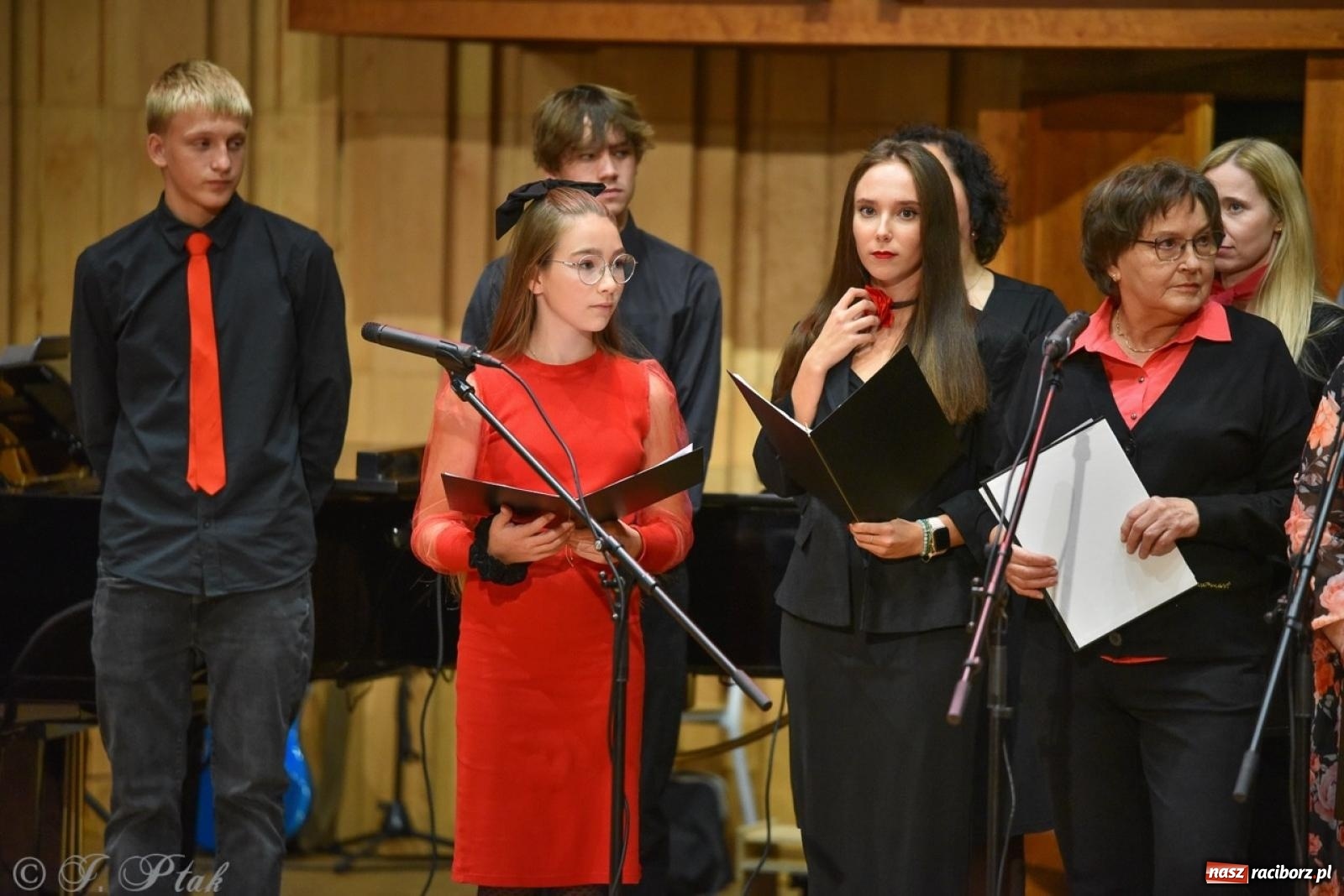Zdjęcie w galerii na portalu naszraciborz.pl: PSM. Koncert i nagrody z okazji Dnia Edukacji Narodowej w Raciborzu wiadomości z regionu