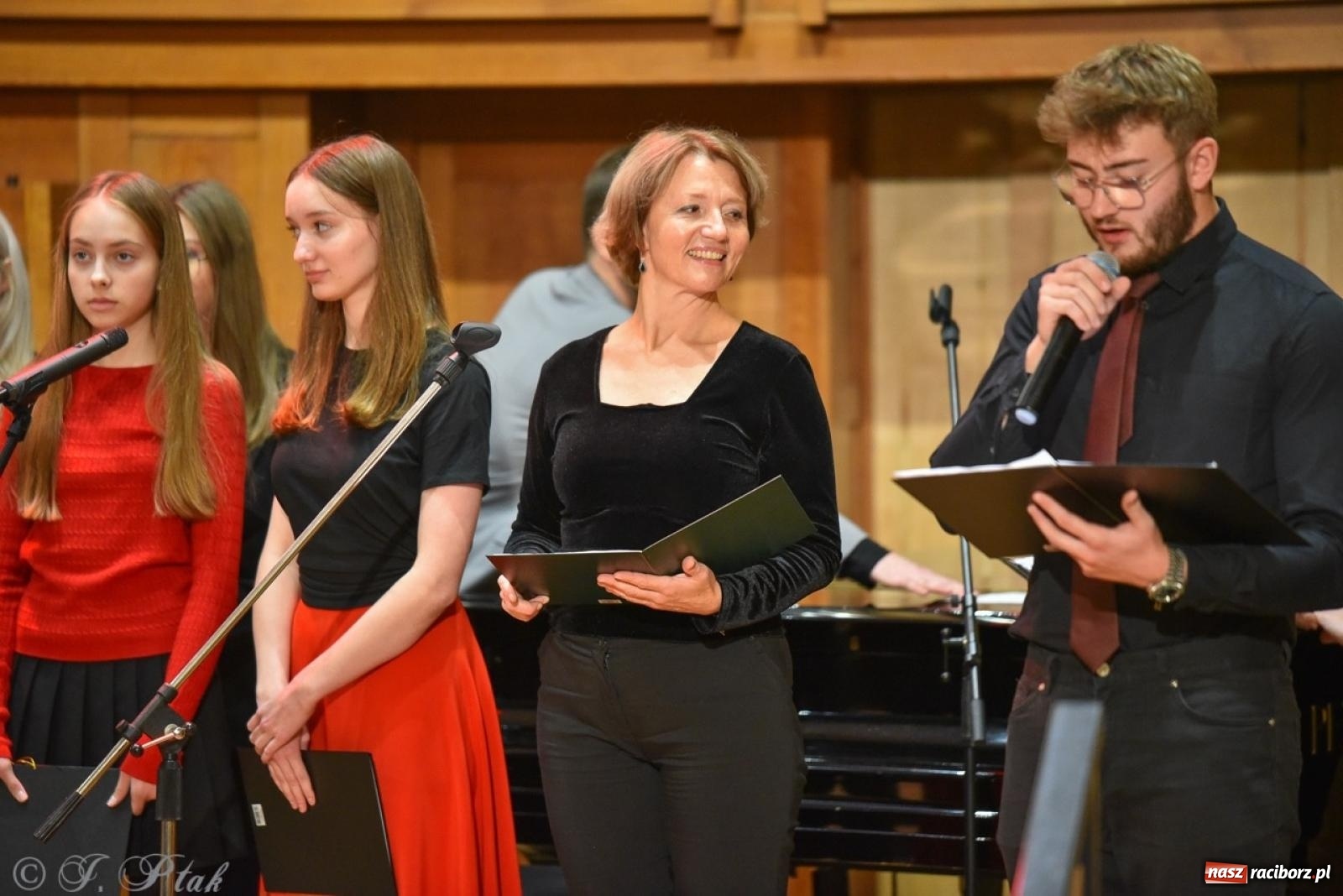 Zdjęcie w galerii na portalu naszraciborz.pl: PSM. Koncert i nagrody z okazji Dnia Edukacji Narodowej w Raciborzu wiadomości z regionu