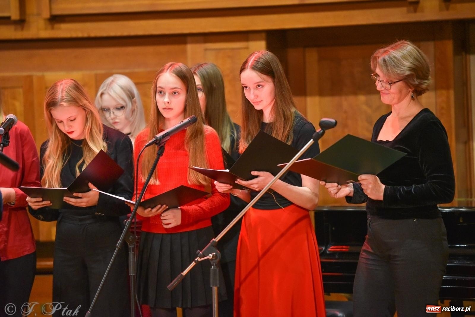 Zdjęcie w galerii na portalu naszraciborz.pl: PSM. Koncert i nagrody z okazji Dnia Edukacji Narodowej w Raciborzu wiadomości z regionu