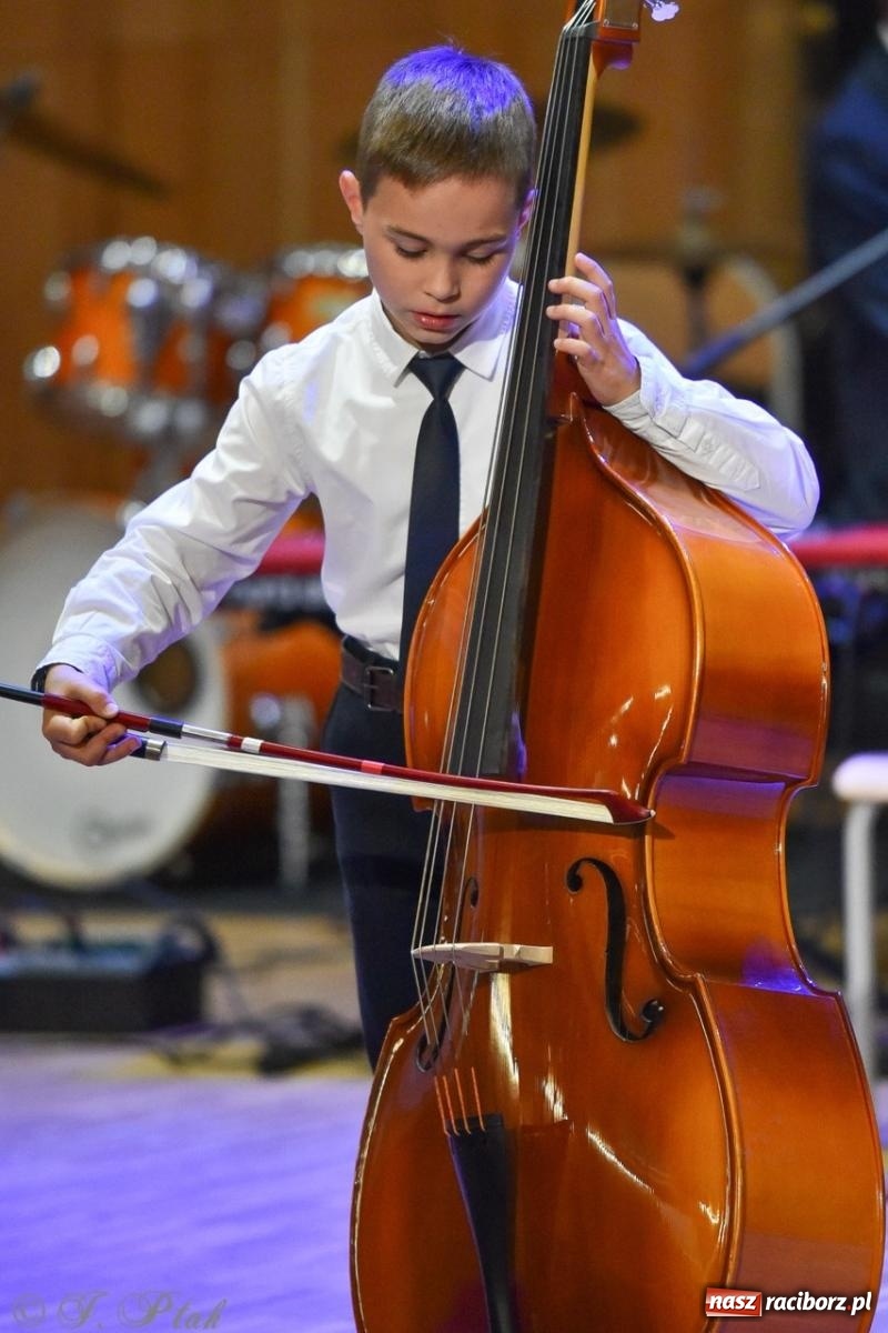 Zdjęcie w galerii na portalu naszraciborz.pl: PSM. Koncert i nagrody z okazji Dnia Edukacji Narodowej w Raciborzu wiadomości z regionu