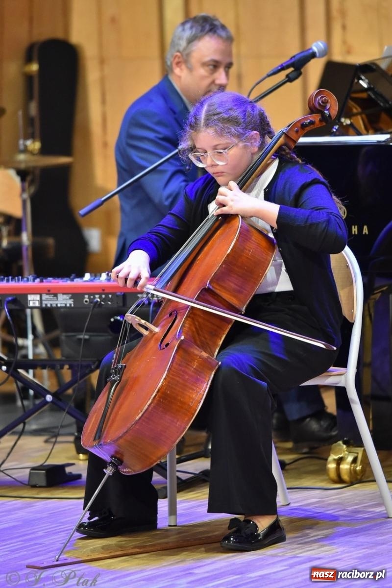 Zdjęcie w galerii na portalu naszraciborz.pl: PSM. Koncert i nagrody z okazji Dnia Edukacji Narodowej w Raciborzu wiadomości z regionu