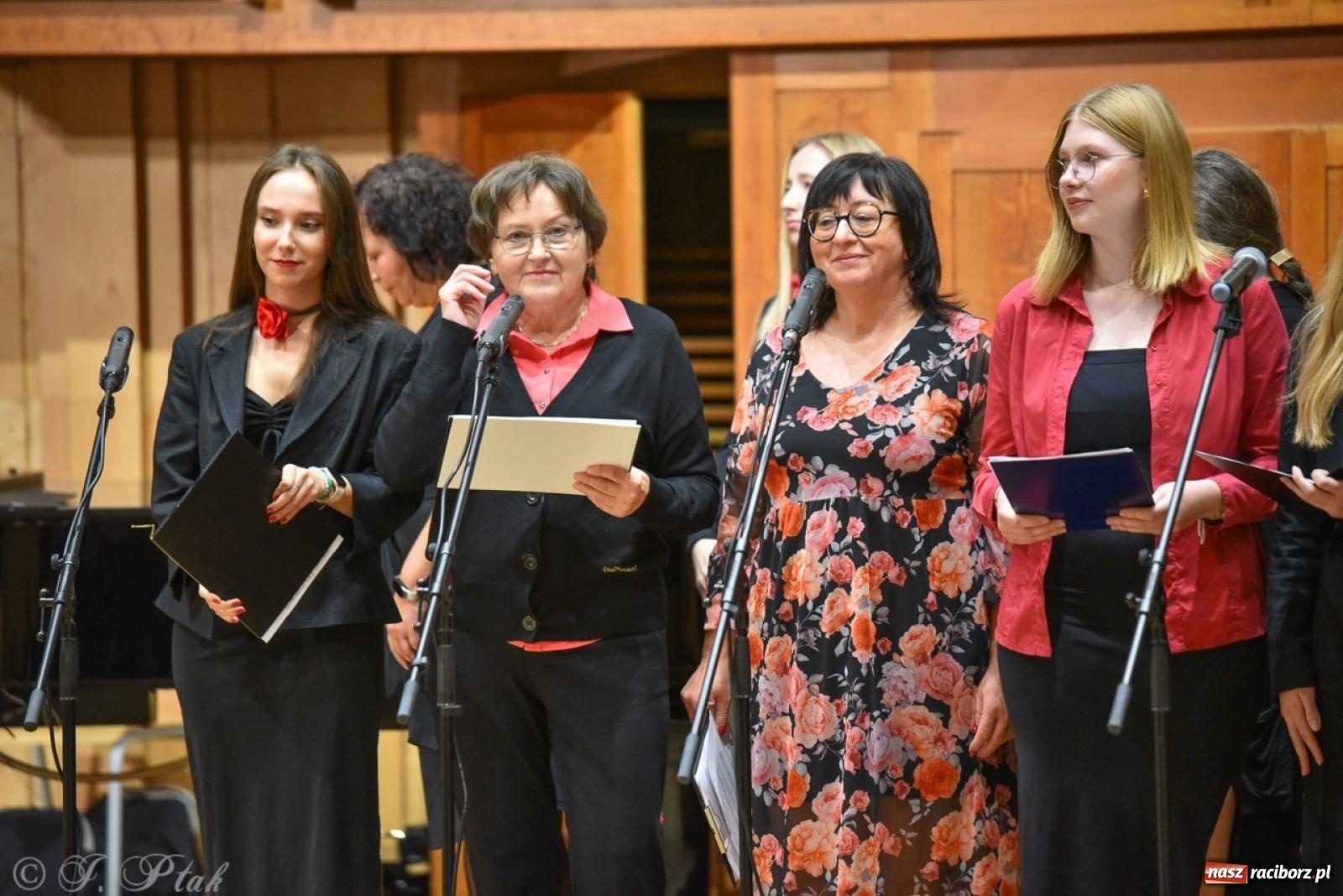 Zdjęcie w galerii na portalu naszraciborz.pl: PSM. Koncert i nagrody z okazji Dnia Edukacji Narodowej w Raciborzu wiadomości z regionu